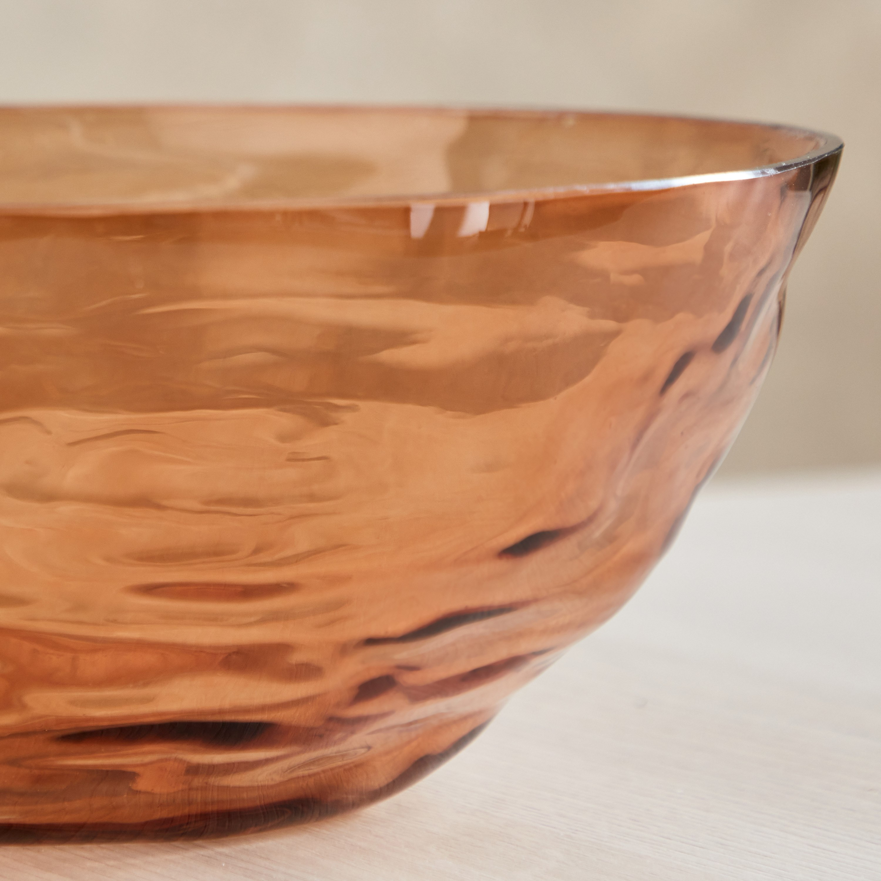 مزهرية زجاج عنبر عضوية مصنوعة من أدرو - 25x25x10.5 سم-hbxbedroom-decorandaccessories-vases-image-4