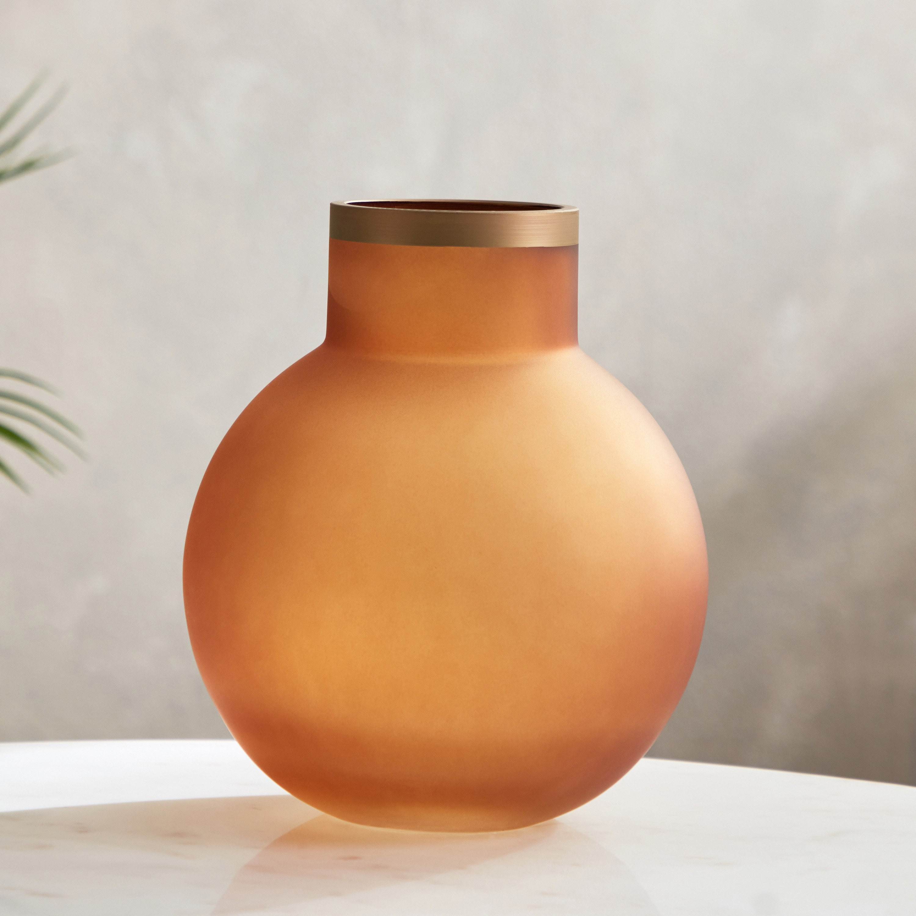 مزهرية زجاج معتمة من بلينكو - 18.5x22 سم-hbxbedroom-decorandaccessories-vases-image-2