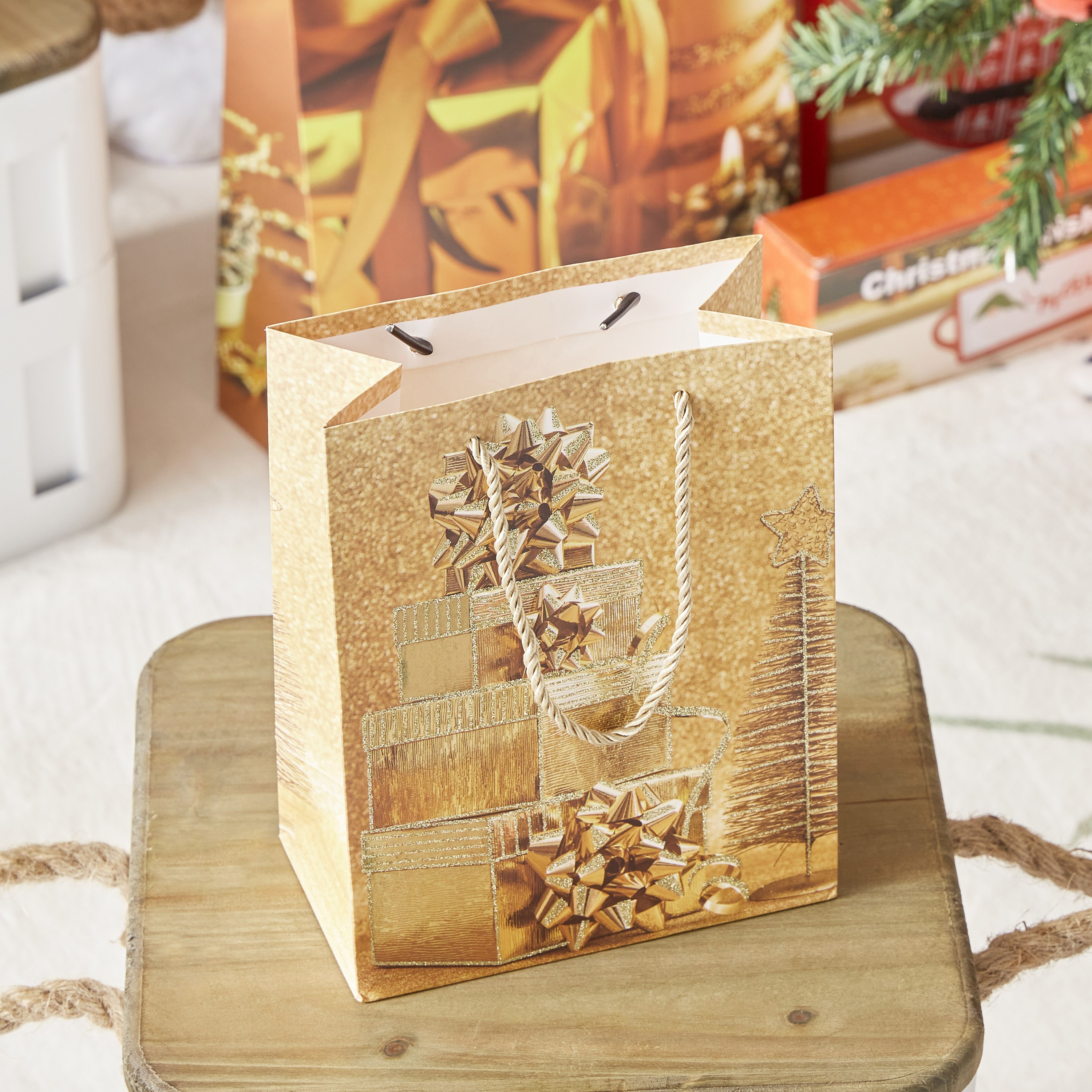 شنطة هدايا من بلوفيك - 18x10x23 سم-hbxhomeware-hbxdecorandfurnishings-image-2