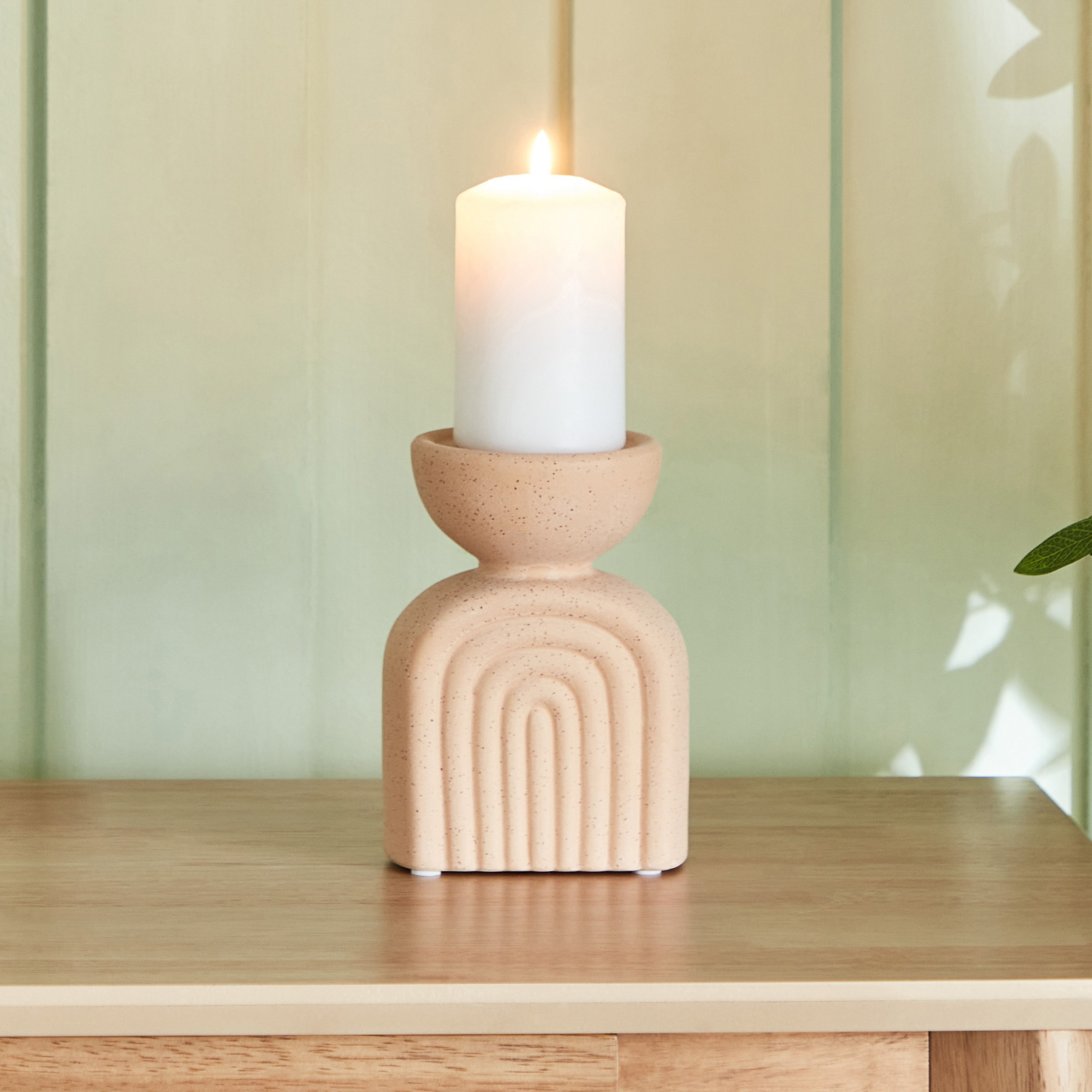 حامل شموع سيراميك من تيودور- 11x9x15 سم-hbxlivingroom-decorandaccessories-candleholders-image-1