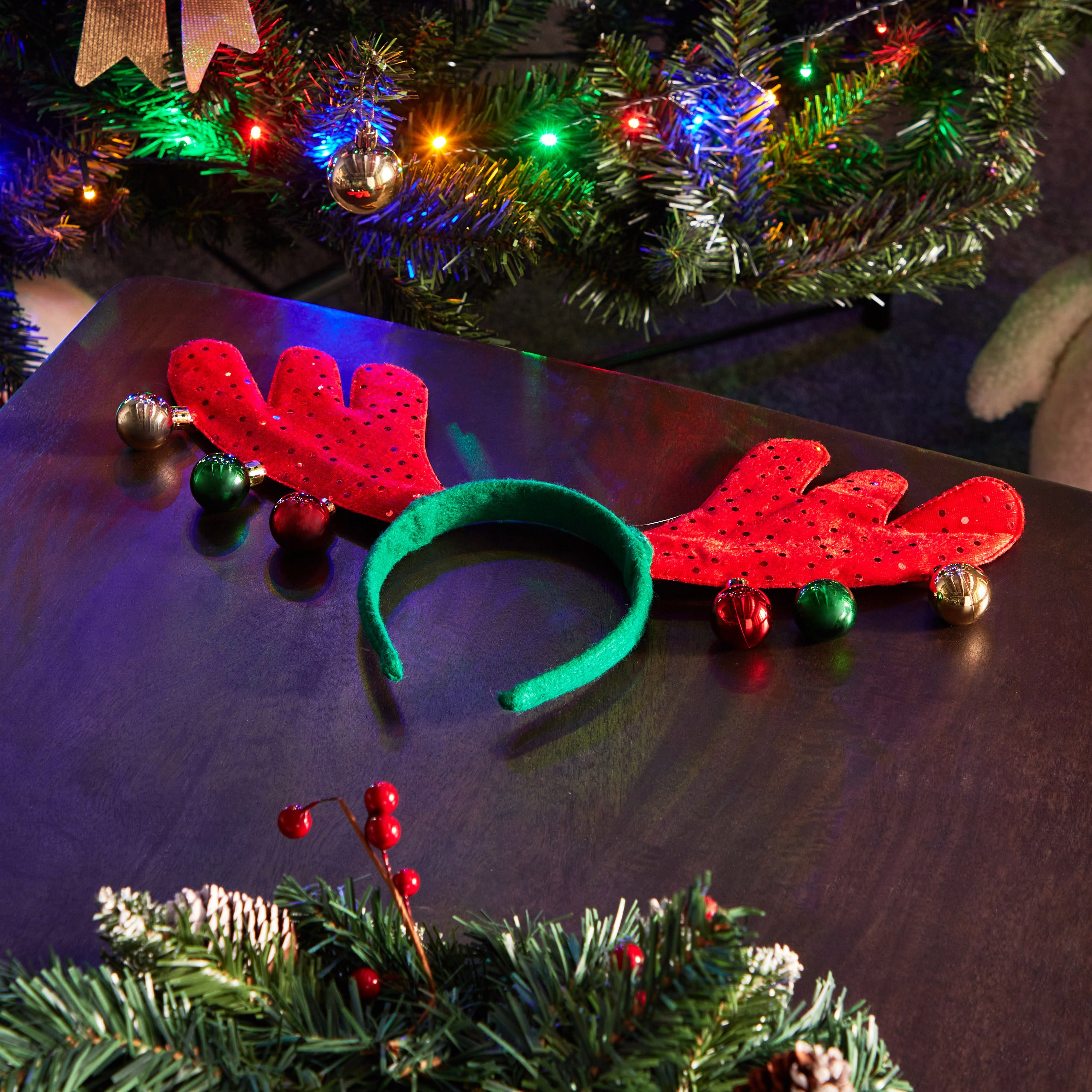 Blovec Chamdol Antlers Headband with Baubles - 41x3x23 cm-hbxhomeware-hbxdecorandfurnishings-image-1