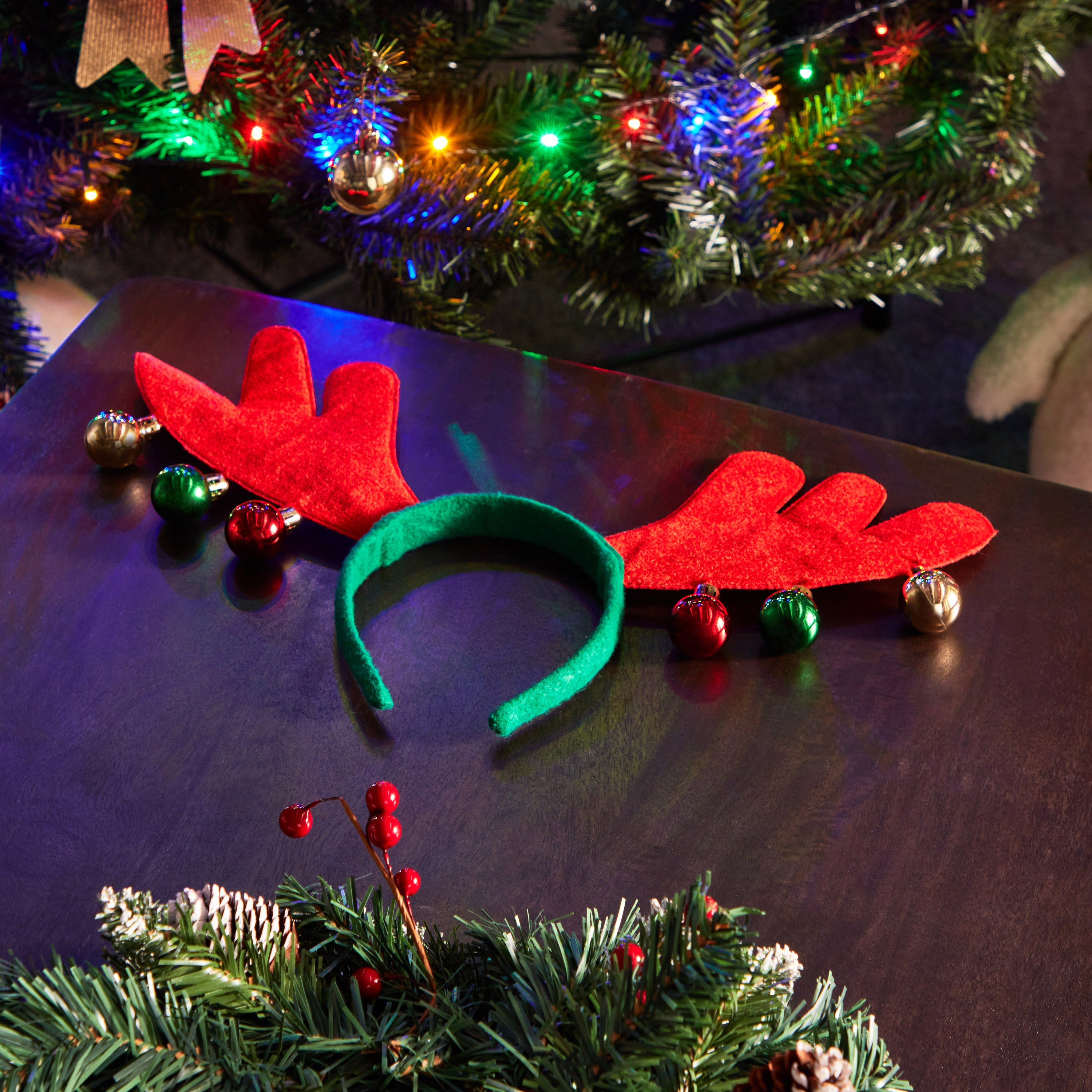 Blovec Chamdol Antlers Headband with Baubles - 41x3x23 cm-hbxhomeware-hbxdecorandfurnishings-image-2