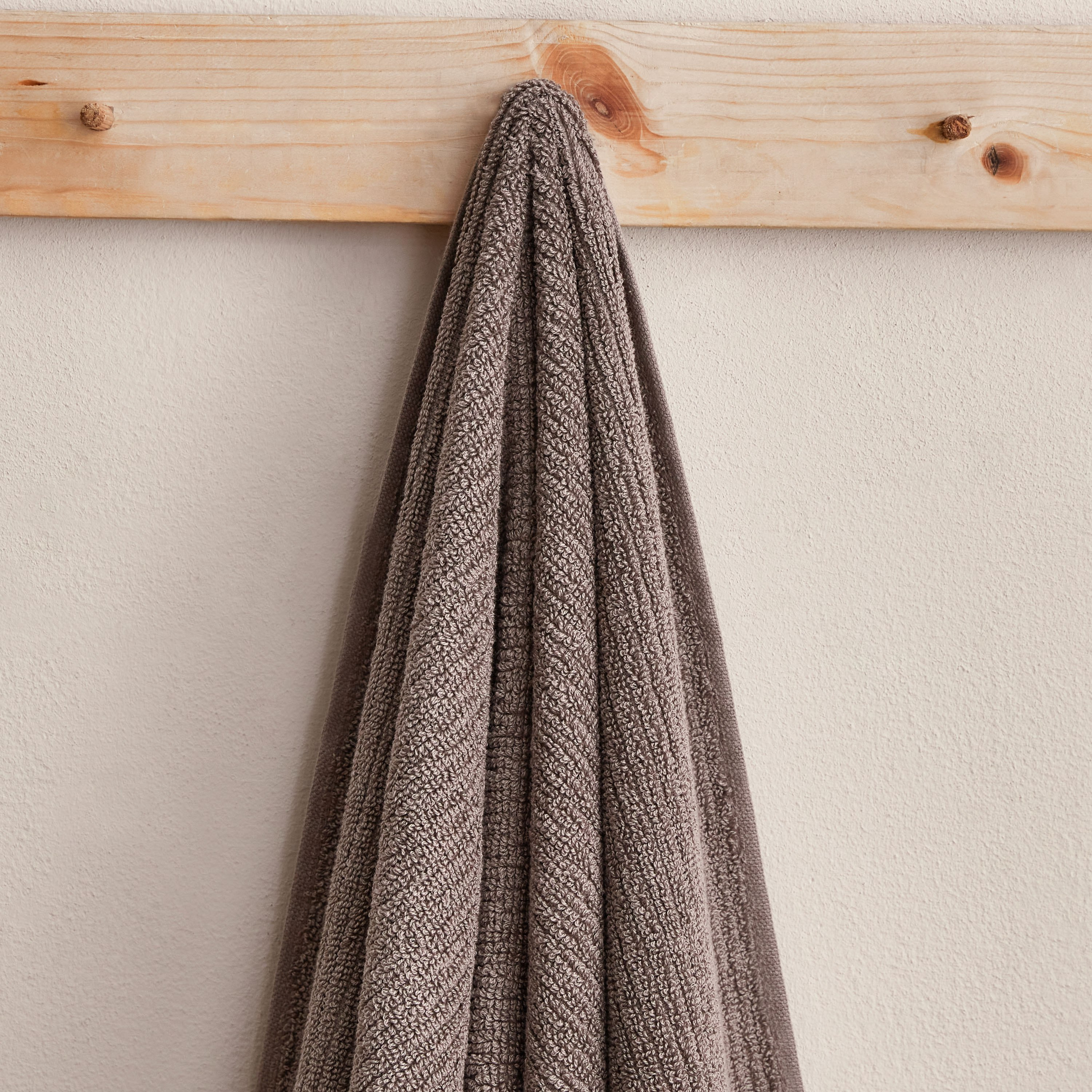 Mateo Ribbed Cotton Bath Towel - 68x136 cm-hbxbathroom-bathroomtextiles-image-2