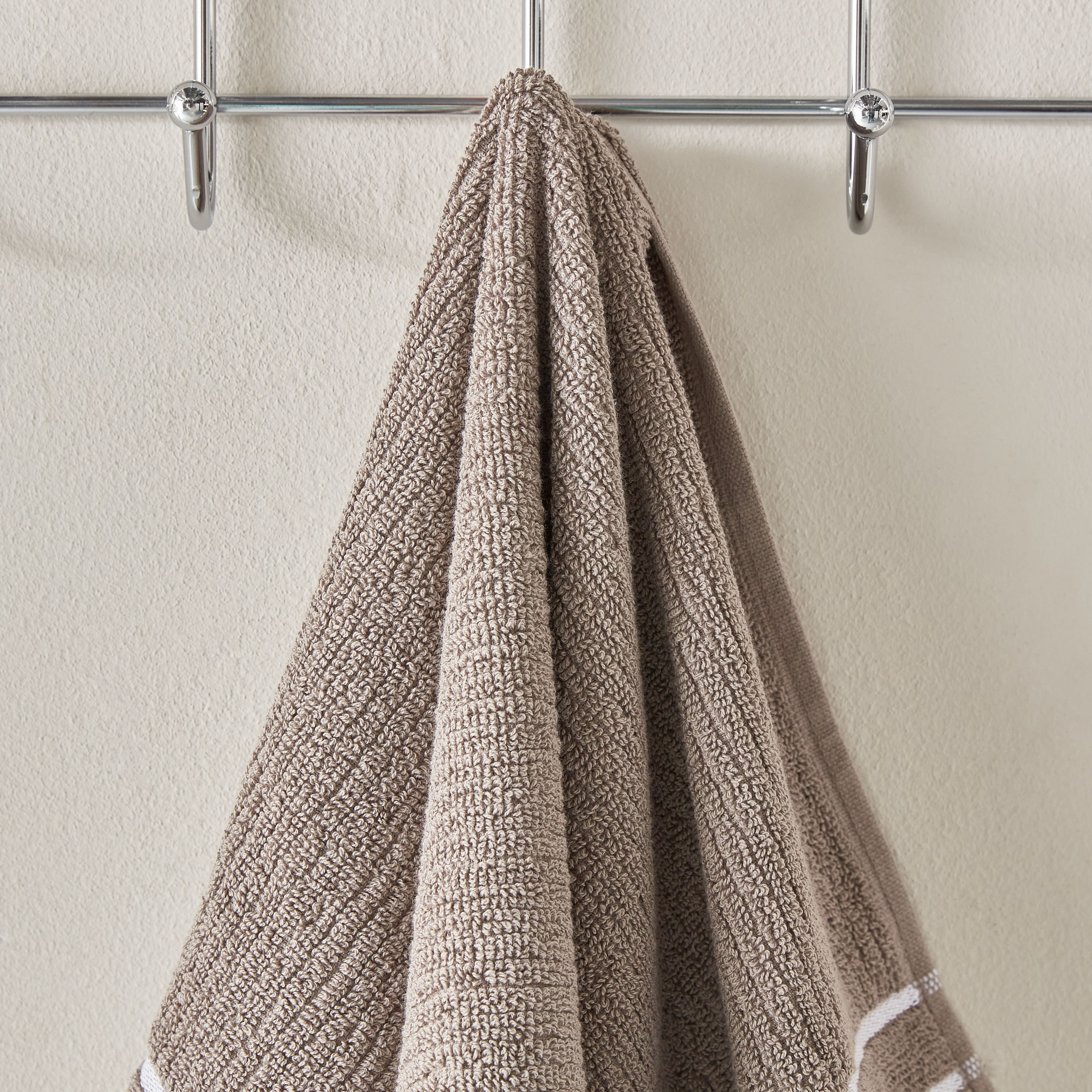 منشفة يد قطن مضلّعة من ماتيو - 70x40 سم-hbxbathroom-bathroomtextiles-image-2