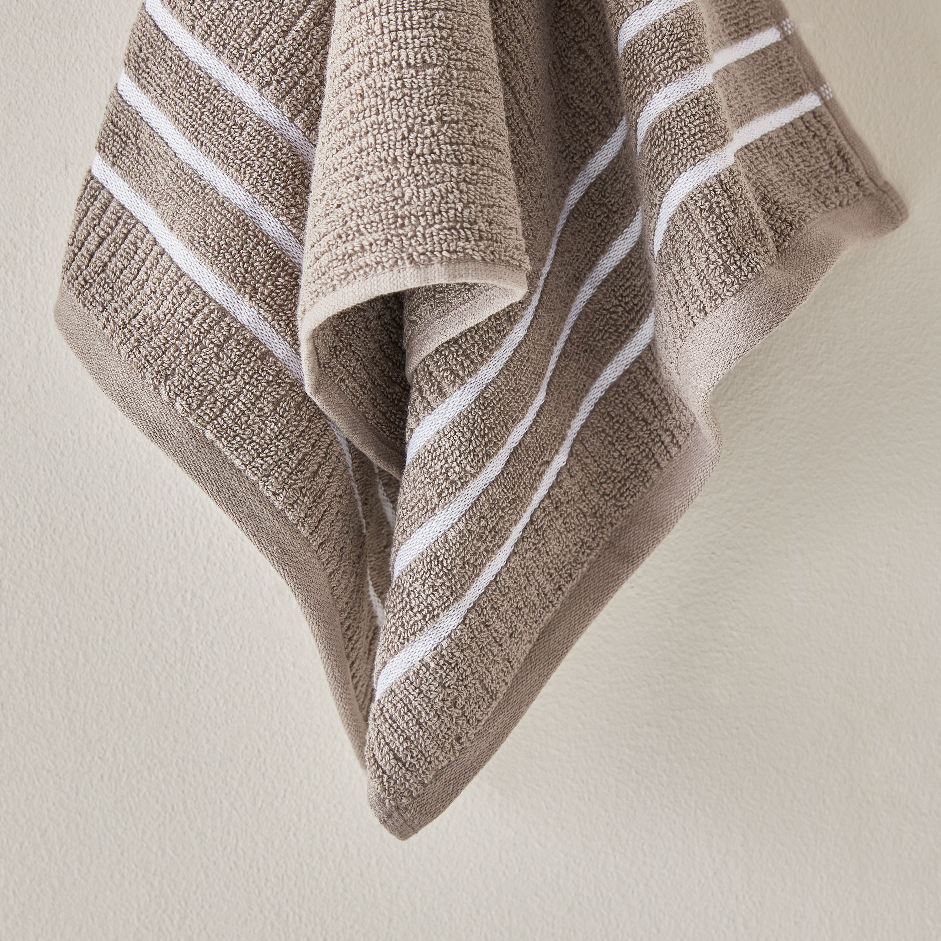 منشفة يد قطن مضلّعة من ماتيو - 70x40 سم-hbxbathroom-bathroomtextiles-image-3