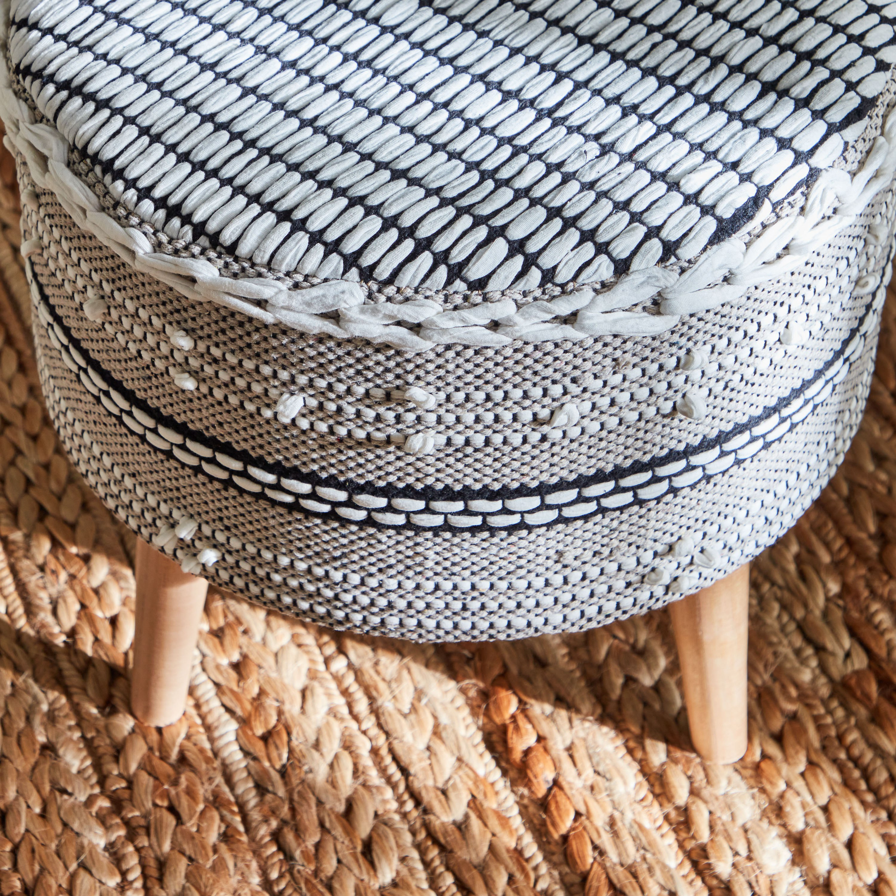 مقعد مصنوع يدويًا من لوم كرافت - 40x40x40 سم-hbxlivingroom-sofasandarmchairs-ottomansandfootstools-image-2