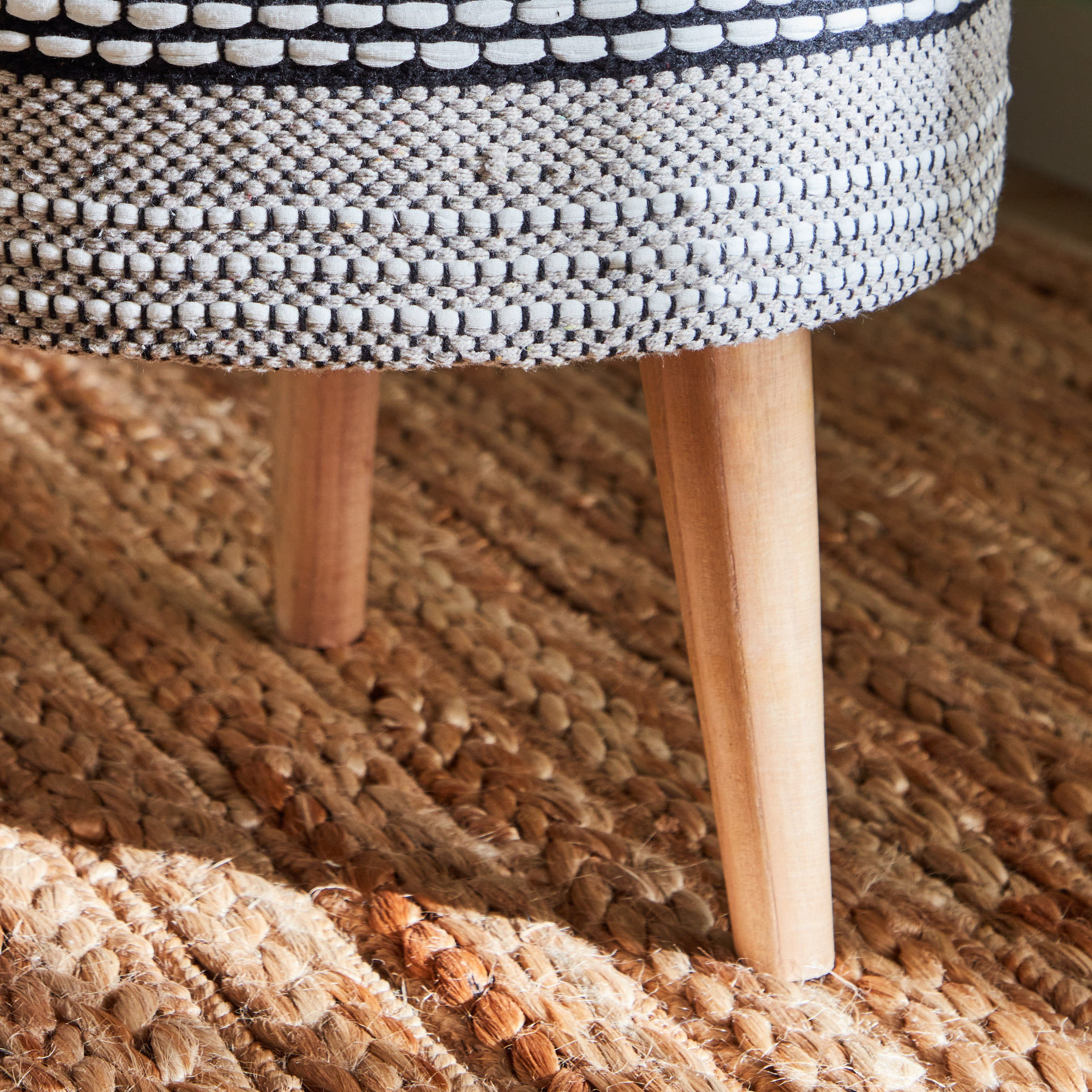 مقعد مصنوع يدويًا من لوم كرافت - 40x40x40 سم-hbxlivingroom-sofasandarmchairs-ottomansandfootstools-image-3