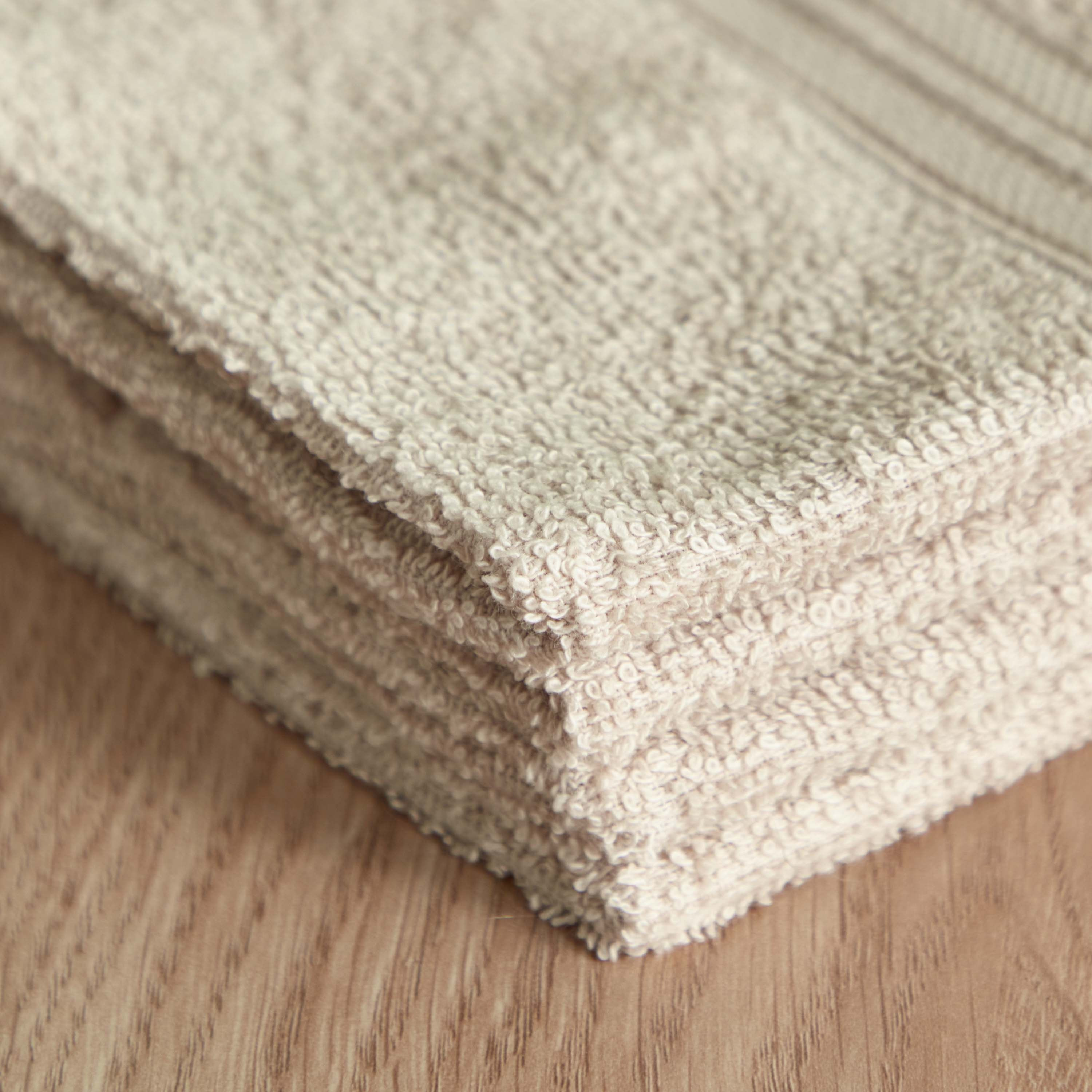 طقم مناشف وجه ممشطة 4 قطع من إسينشال - 30x30 سم-hbxbathroom-bathroomtextiles-image-2