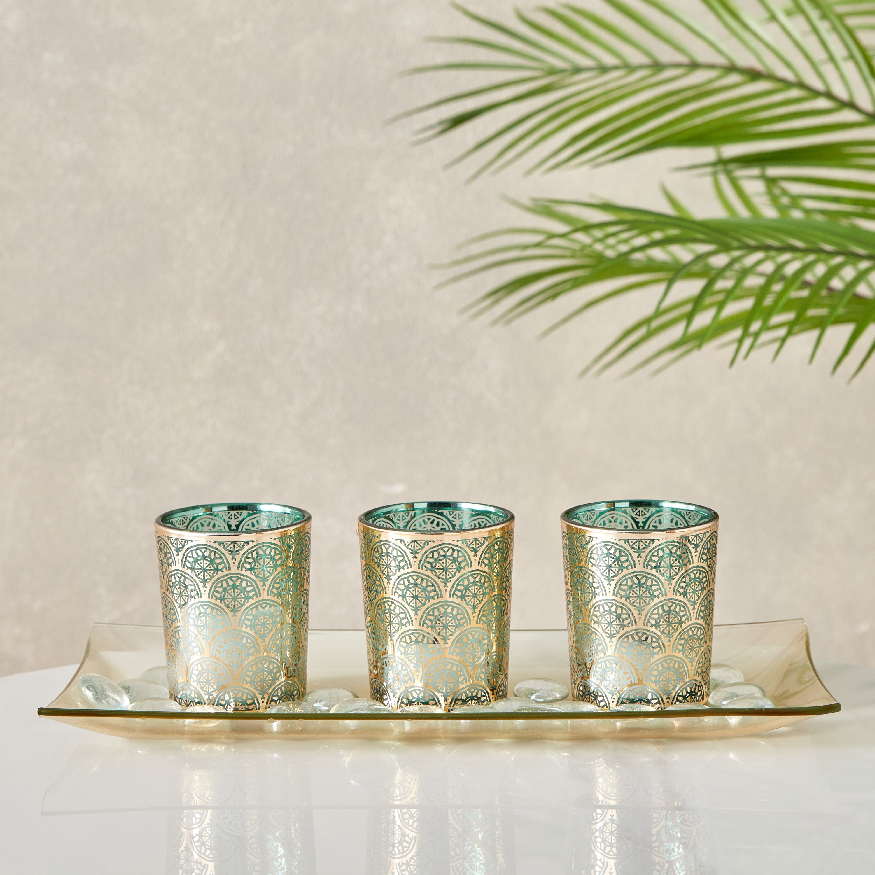 طقم حامل شموع زجاجي 3 قطع بصينية وحصى من مريا - 26x12 سم-hbxlivingroom-decorandaccessories-candleholders-image-2