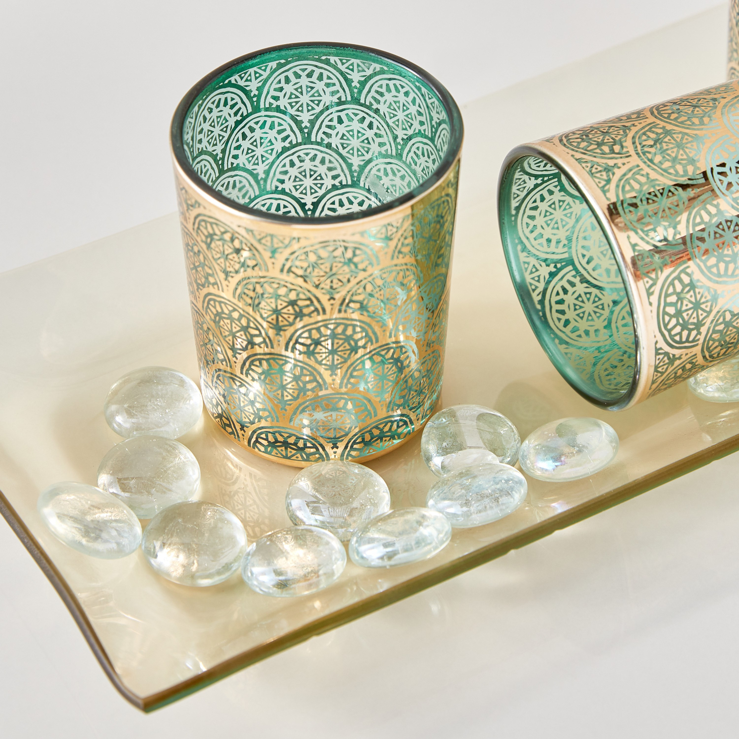 طقم حامل شموع زجاجي 3 قطع بصينية وحصى من مريا - 26x12 سم-hbxlivingroom-decorandaccessories-candleholders-image-4