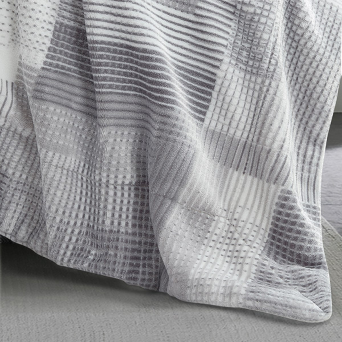بطانية فلانيل شيربا كوين بطبعات دينزي من براكستون - 200x220 سم-hbxhomeware-hbxbedroom-image-4