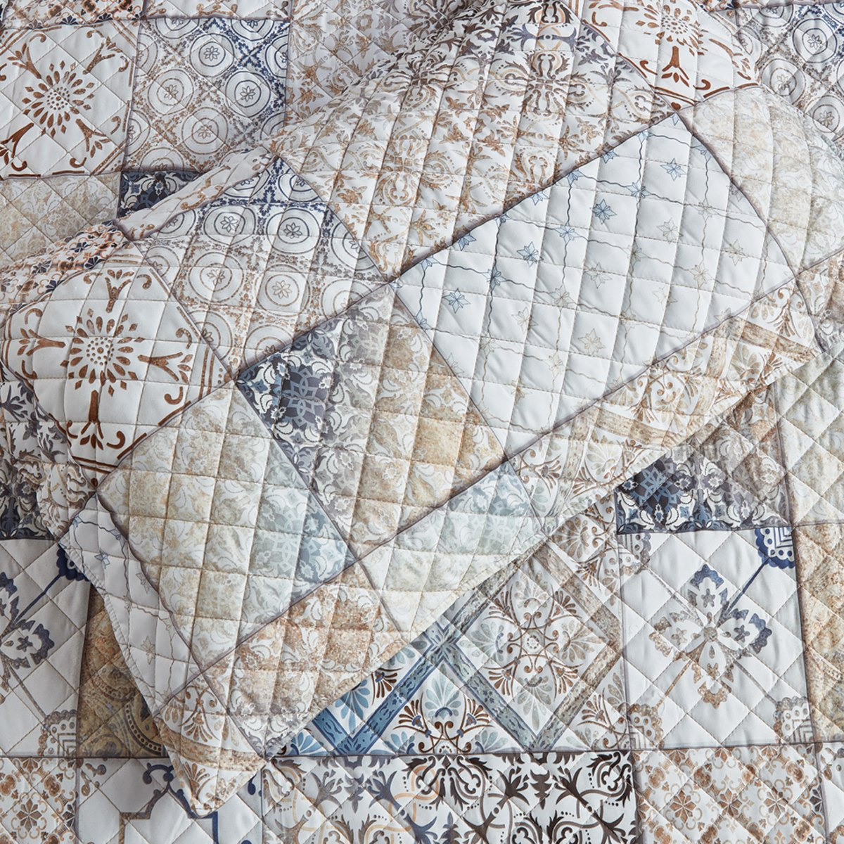 طقم مفرش سرير لحاف ميكرو مغسول مسبقًا كينج 3 قطع من دولوريس جيان - 230x250 سم-hbxdecorandfurnishings-bedding-bedspreadsandquilts-image-4
