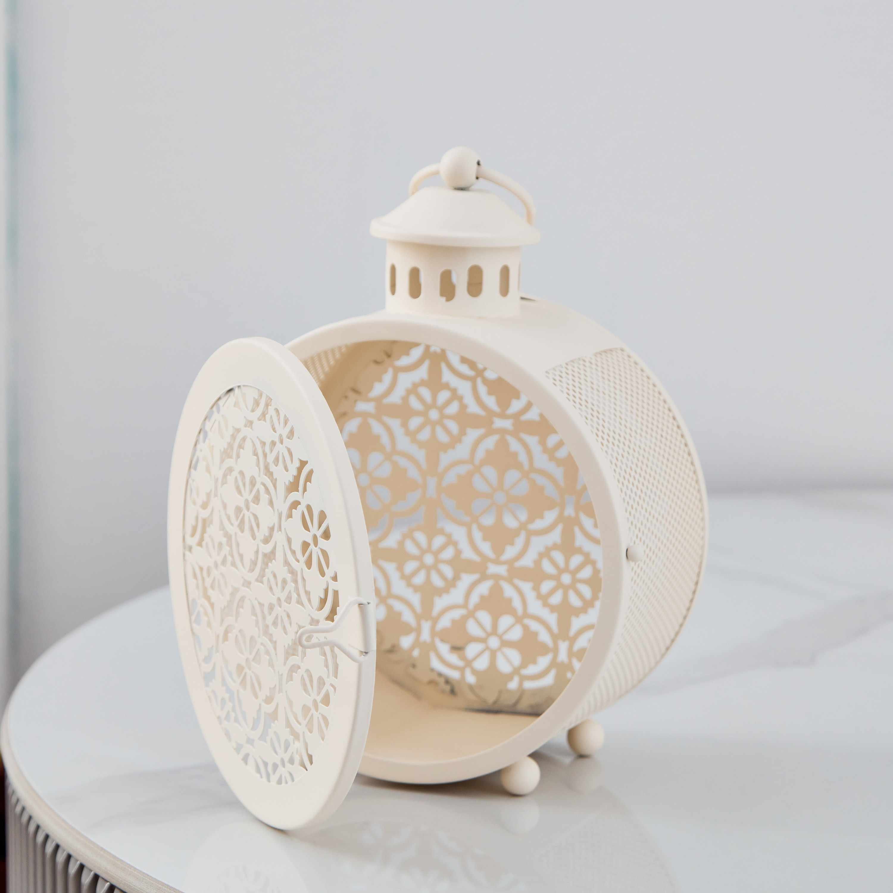 فانوس معدن مستدير مفرغ من أورورا - 14x8x19 سم-hbxdecorandfurnishings-homeaccessories-lanterns-image-3