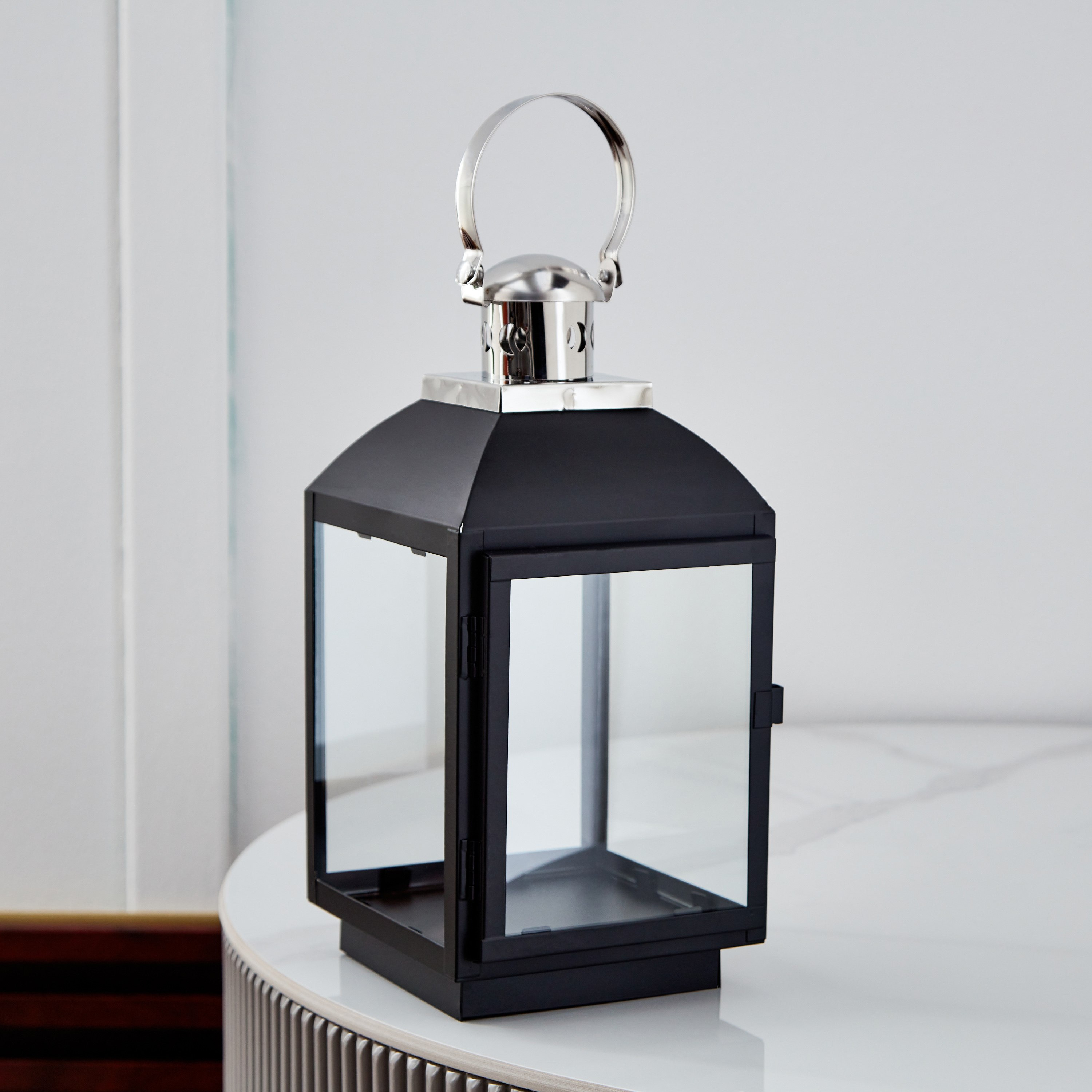فانوس معدن بمقبض من أورورا - 15.5x14.5x30.5 سم-hbxdecorandfurnishings-homeaccessories-lanterns-image-1