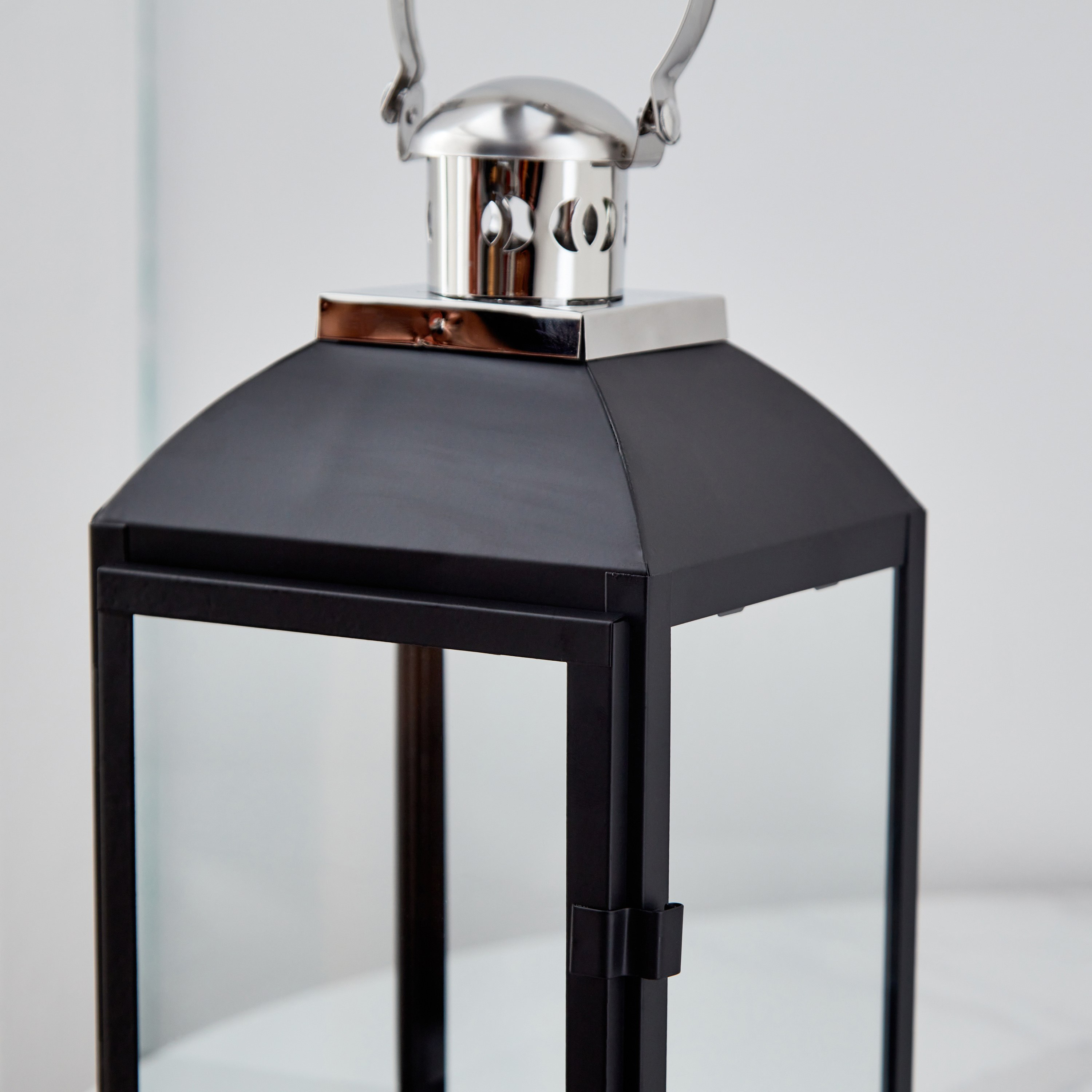 فانوس معدن بمقبض من أورورا - 15.5x14.5x30.5 سم-hbxdecorandfurnishings-homeaccessories-lanterns-image-4