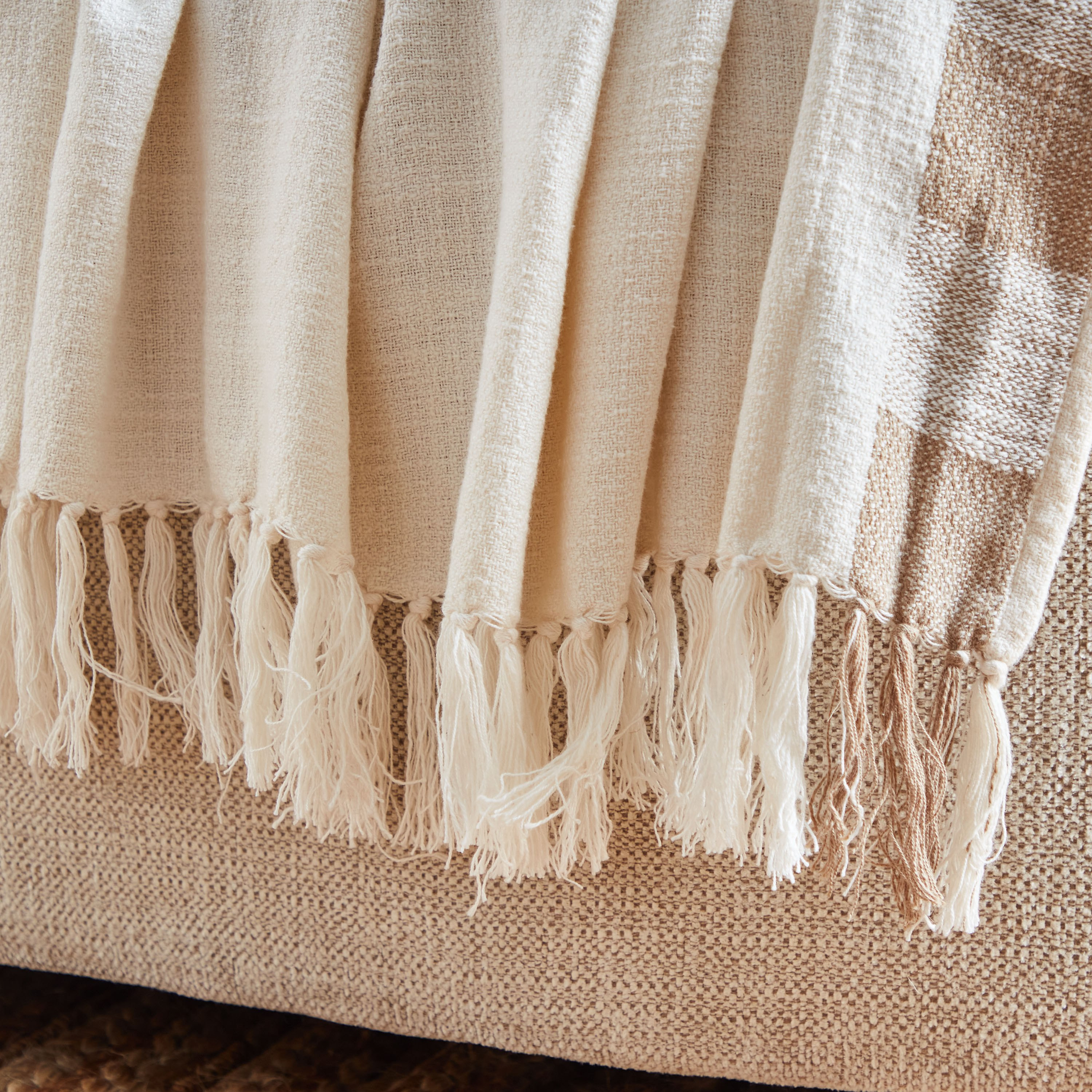 Arboga Woven Throw - 130x170 cm-hbxhomeware-hbxbedroom-image-3