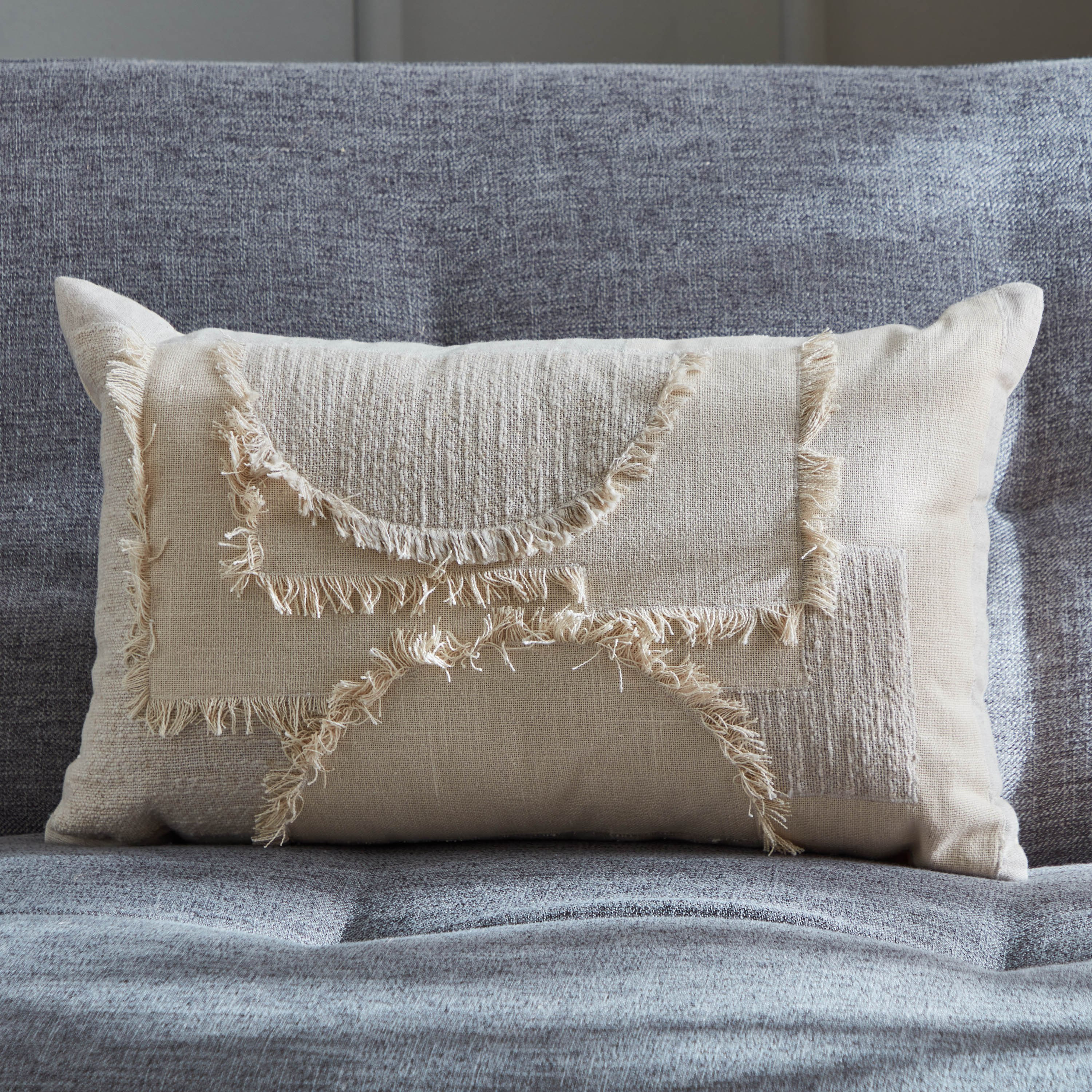 وسادة محشوة برقعة من لينش - 30x50 سم-hbxlivingroom-furnishings-cushionsandcovers-filledcushions-image-1