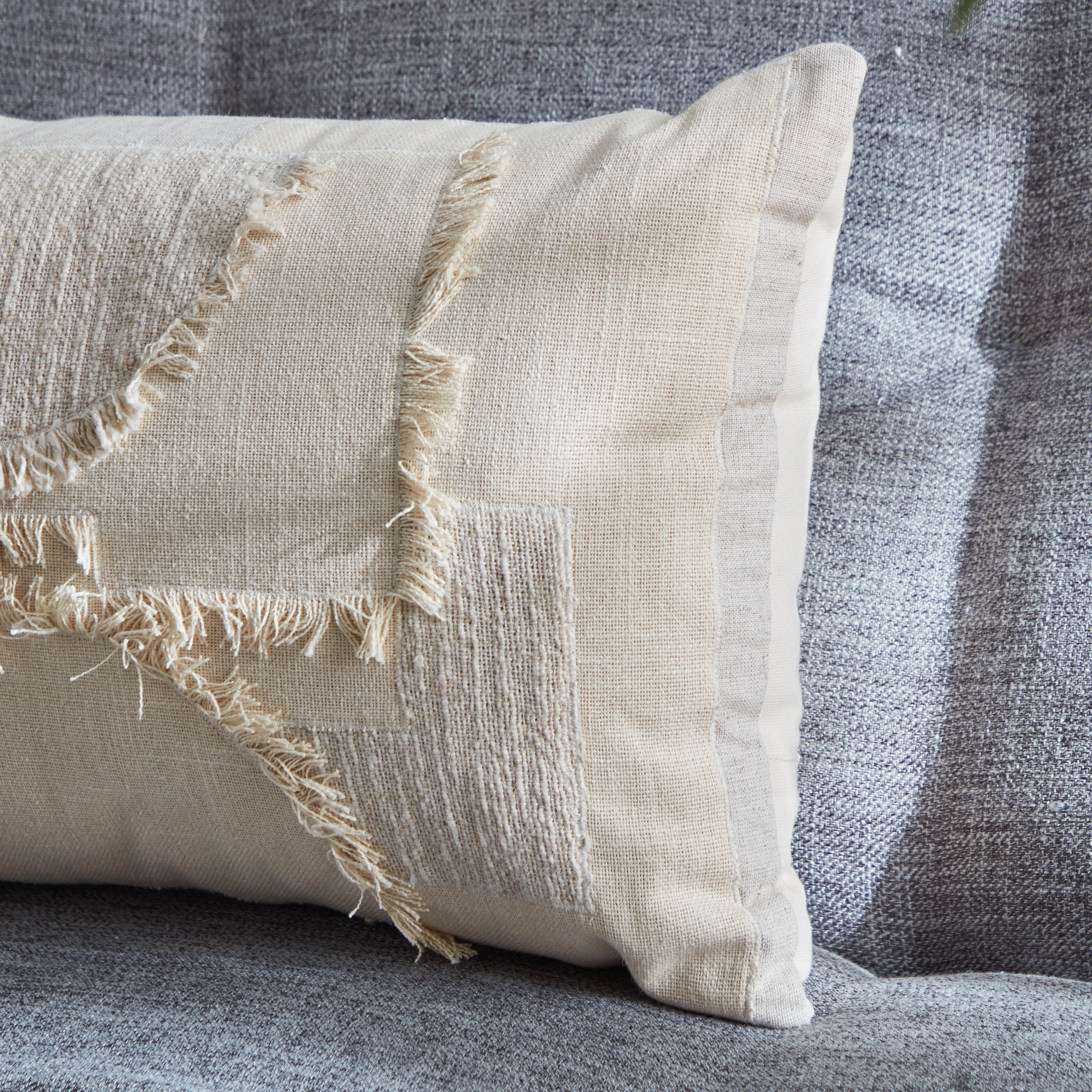 وسادة محشوة برقعة من لينش - 30x50 سم-hbxlivingroom-furnishings-cushionsandcovers-filledcushions-image-2