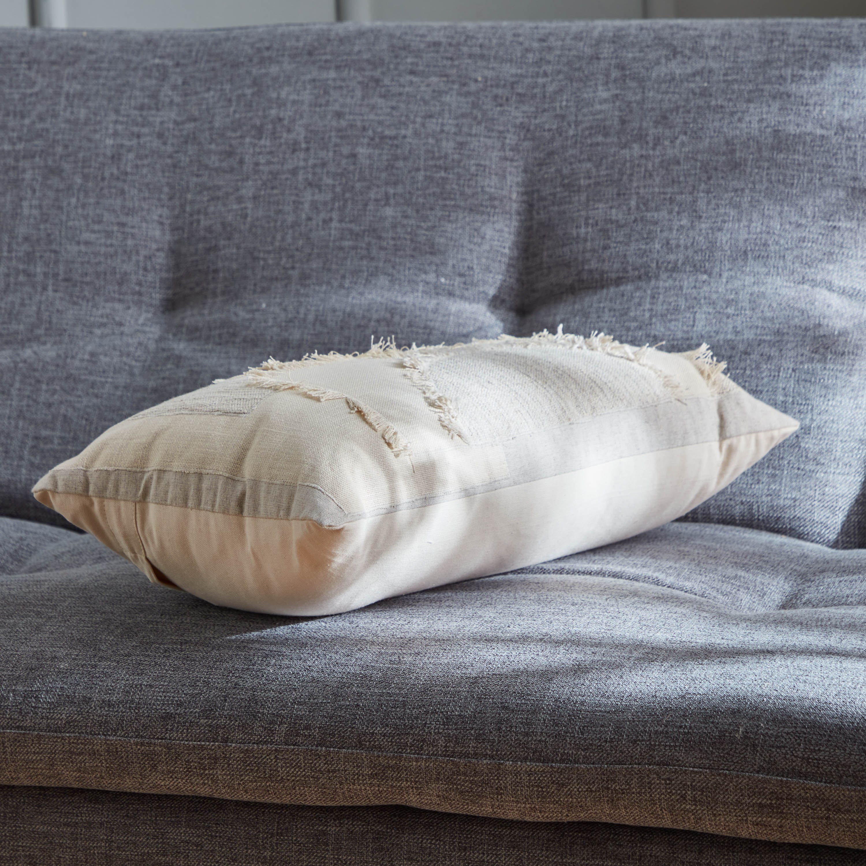 وسادة محشوة برقعة من لينش - 30x50 سم-hbxlivingroom-furnishings-cushionsandcovers-filledcushions-image-3