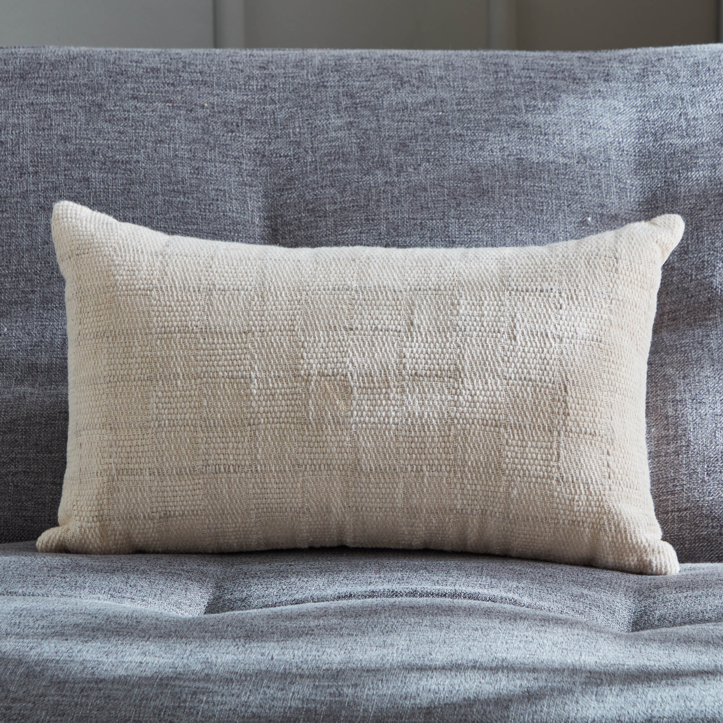 وسادة محشوة ستاب من لينش - 30x50 سم-hbxlivingroom-furnishings-cushionsandcovers-filledcushions-image-1