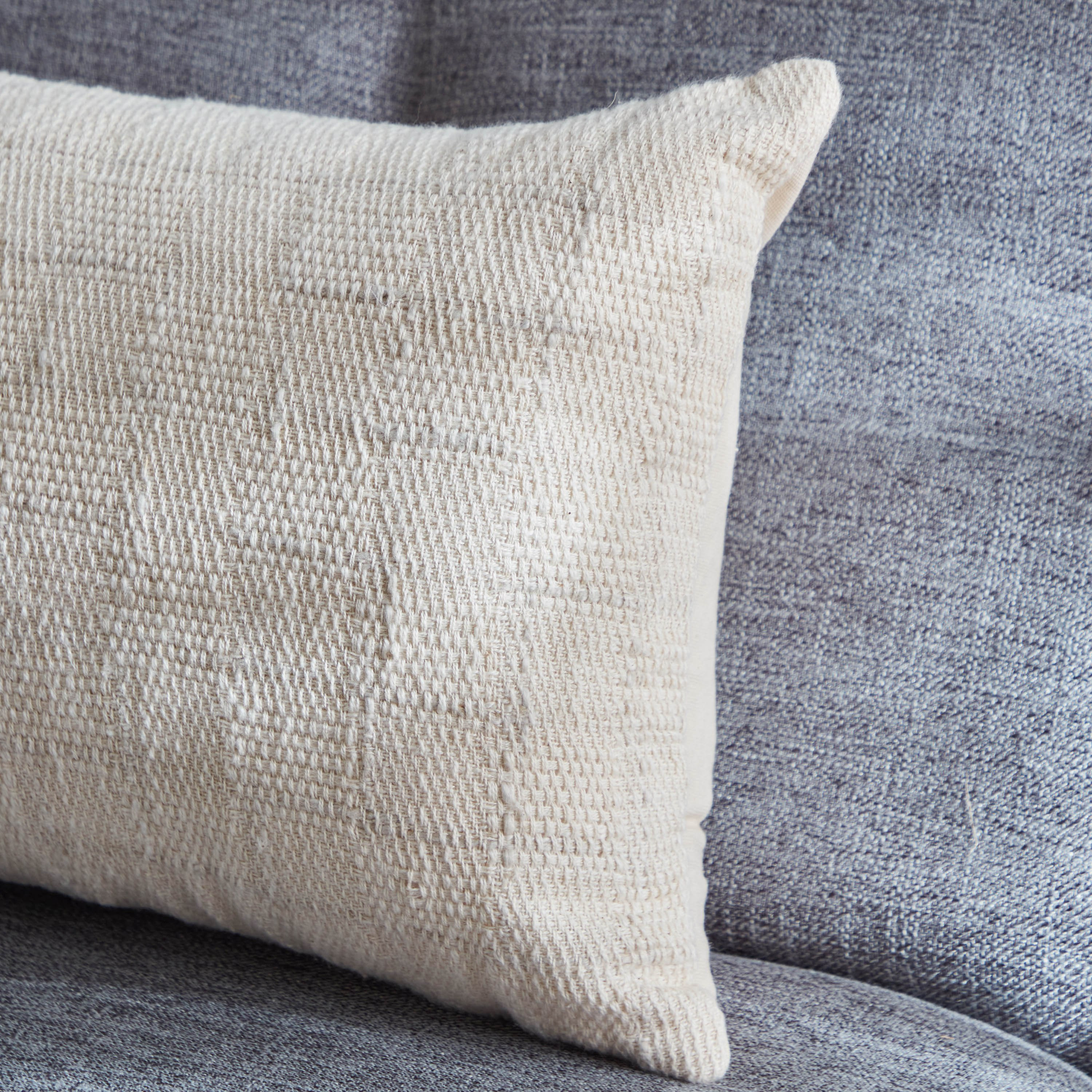 وسادة محشوة ستاب من لينش - 30x50 سم-hbxlivingroom-furnishings-cushionsandcovers-filledcushions-image-2