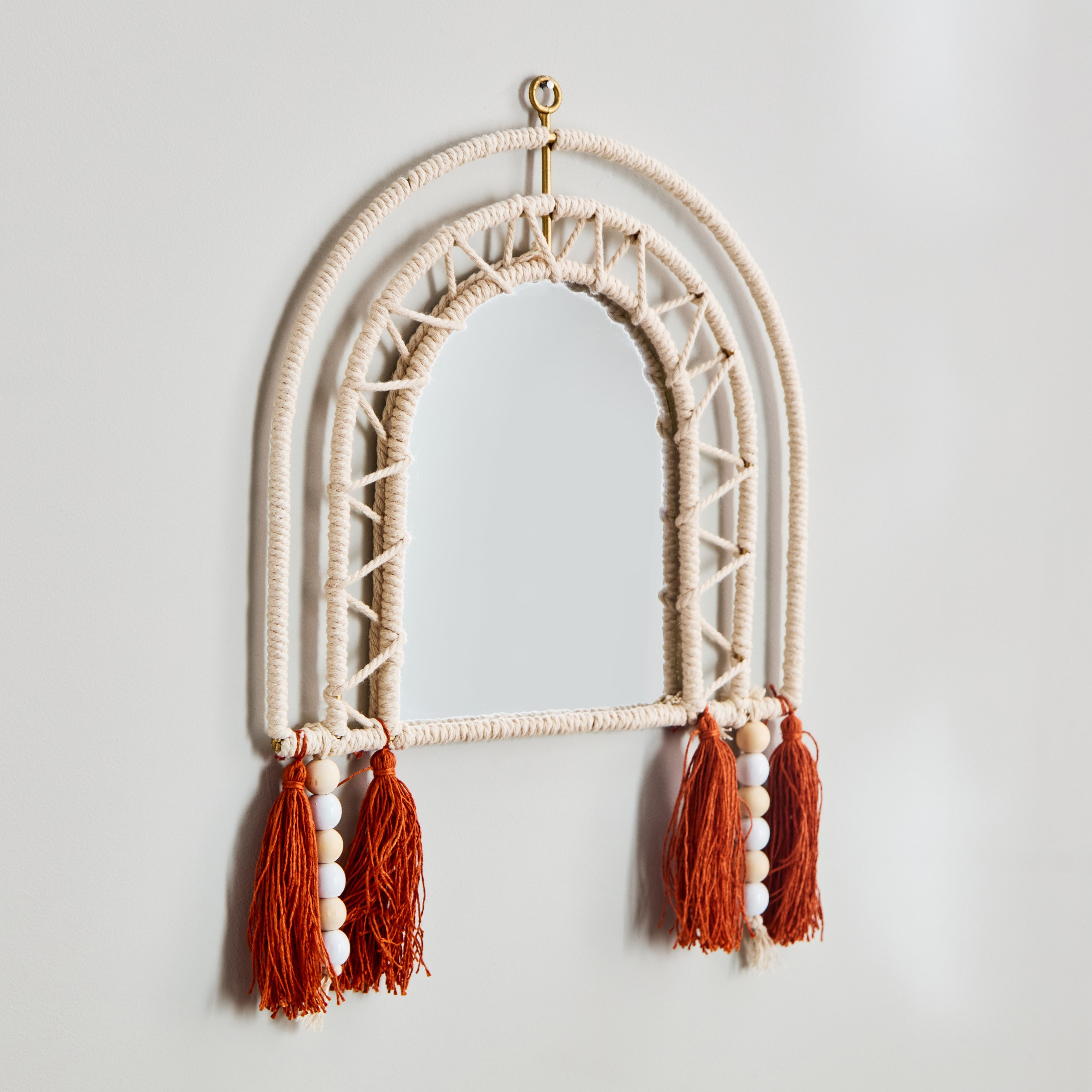 مرآة سلك مزينة بخرز خشبي وشرابة - روتانا - 29x38 سم-hbxhomeware-hbxdecorandfurnishings-image-2
