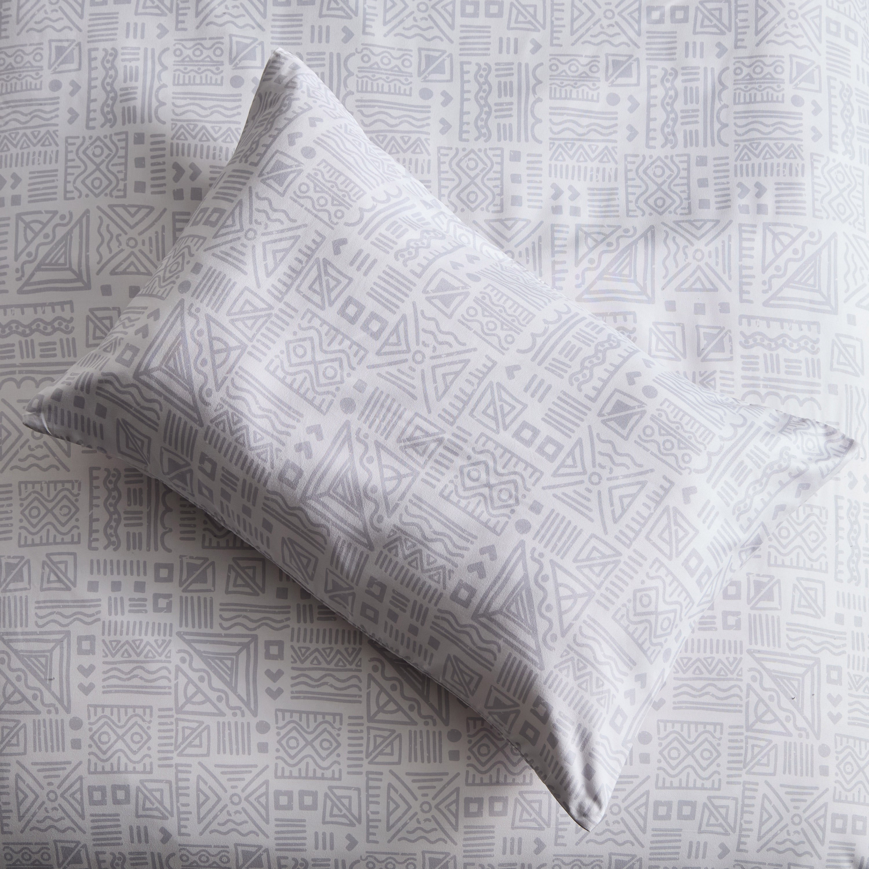 طقم غطاء لحاف فردي من الألياف الدقيقة قطعتين بطبعات رين من ماتريكس - 135x200 سم-hbxhomeware-hbxdecorandfurnishings-image-5