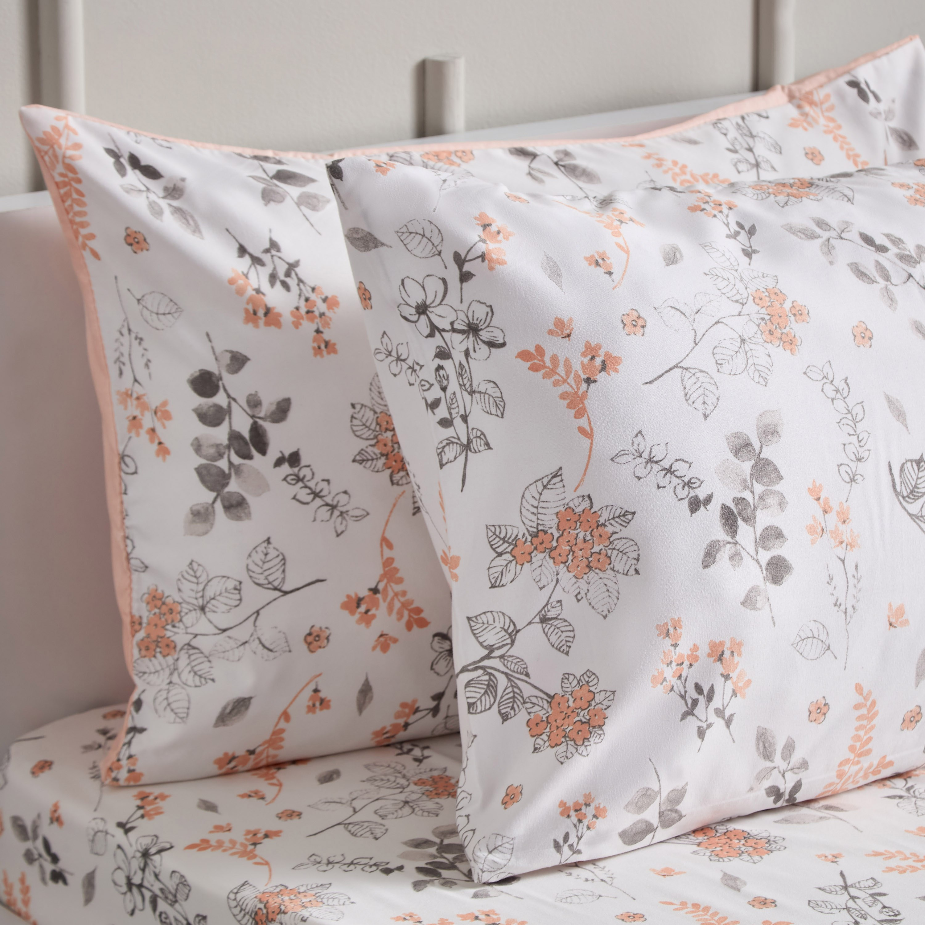 طقم غطاء وسادة مايكروفايبر مطبوع من ماتريكس مالطا مكون من قطعتين - 50x75 سم-hbxhomeware-hbxbedroom-image-3