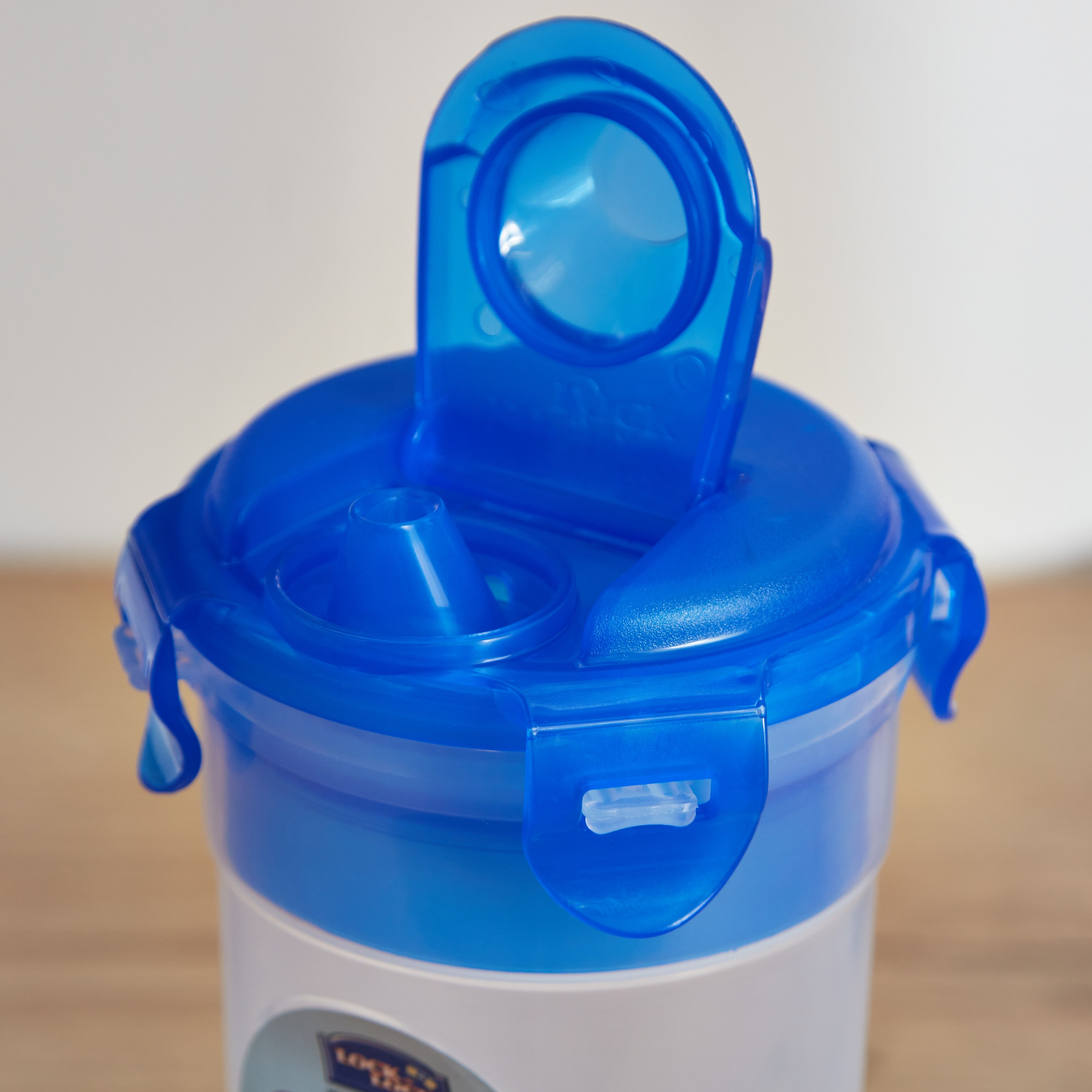 Lock & Lock Round Sauce Bottle with Mixer - 690 ml-hbxhomeware-hbxkitchen-image-4