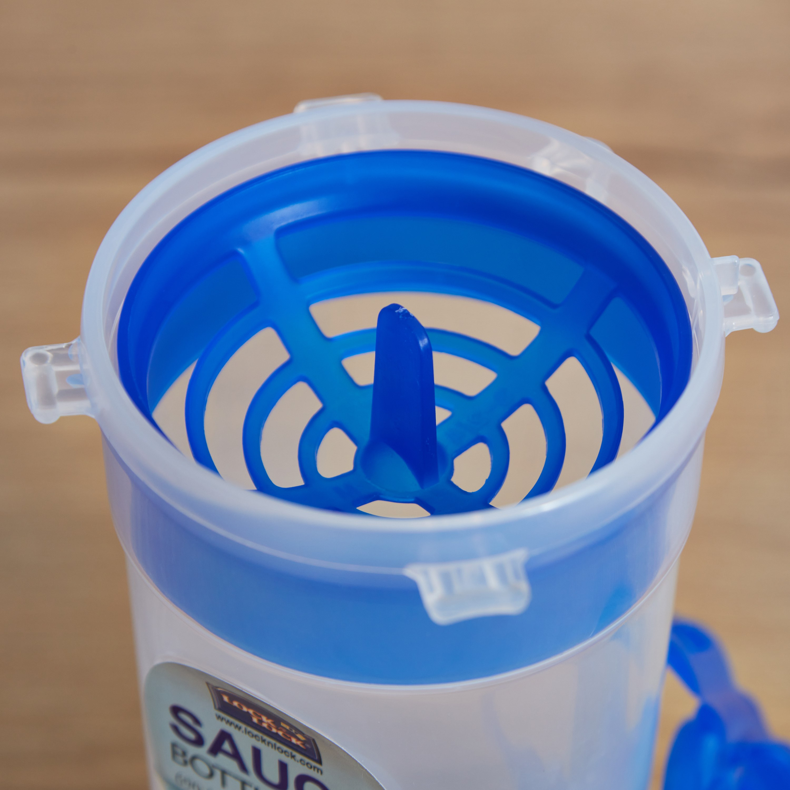 Lock & Lock Round Sauce Bottle with Mixer - 690 ml-hbxhomeware-hbxkitchen-image-5