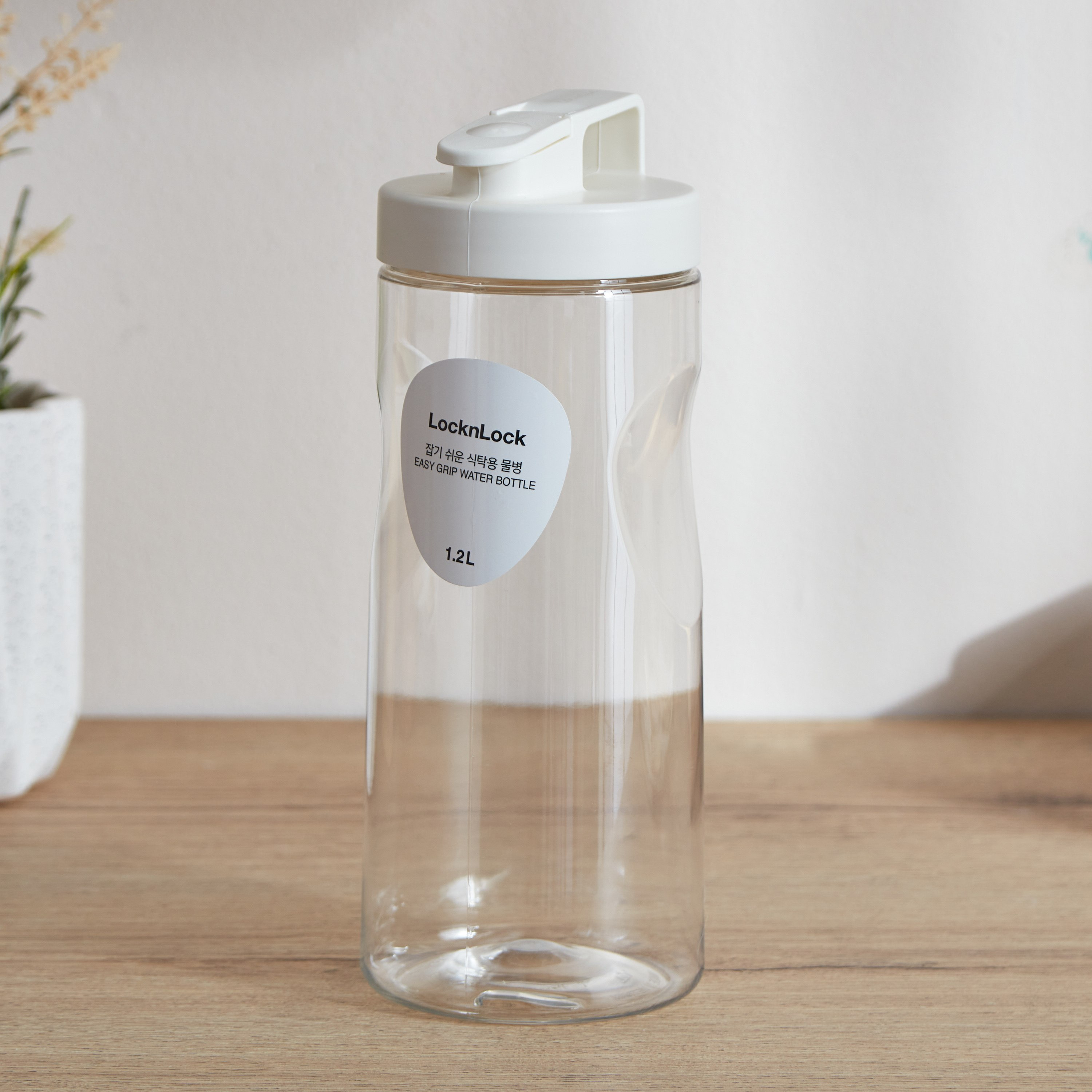 قارورة مياه سهلة الإمساك من لوك آند لوك - 1.2 لتر-hbxhomeware-diningandtabletop-bottles-image-2