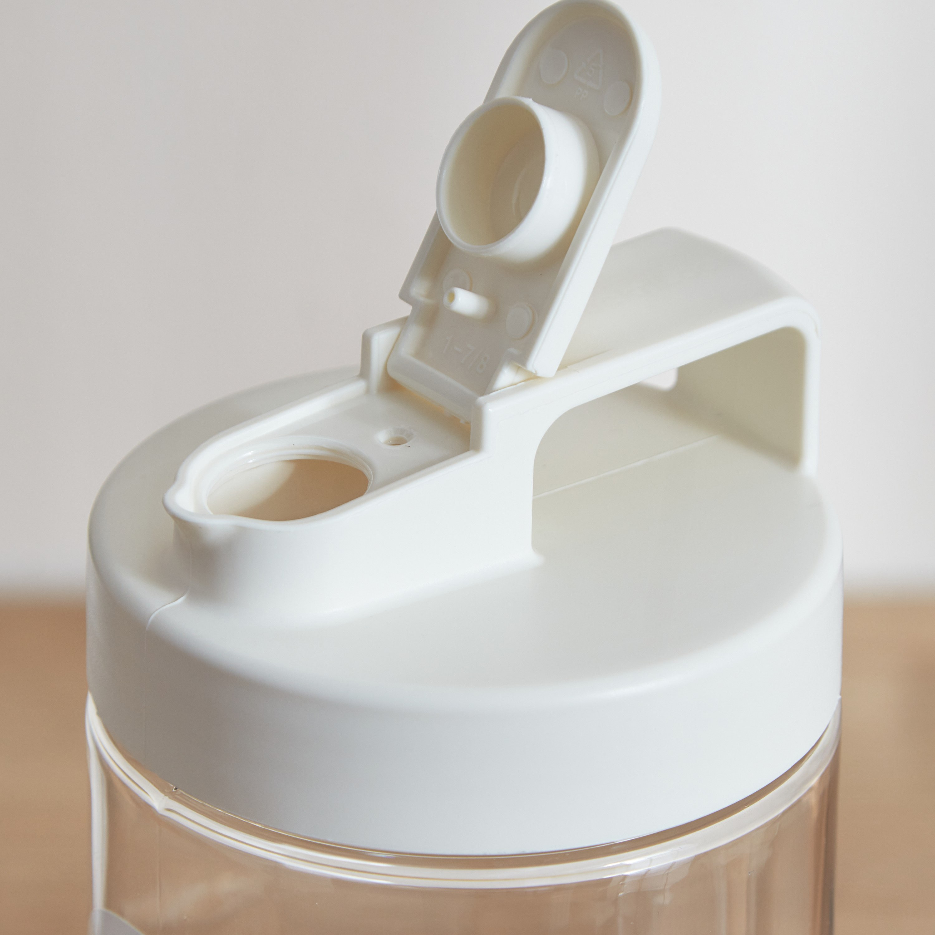 قارورة مياه سهلة الإمساك من لوك آند لوك - 1.2 لتر-hbxhomeware-diningandtabletop-bottles-image-4