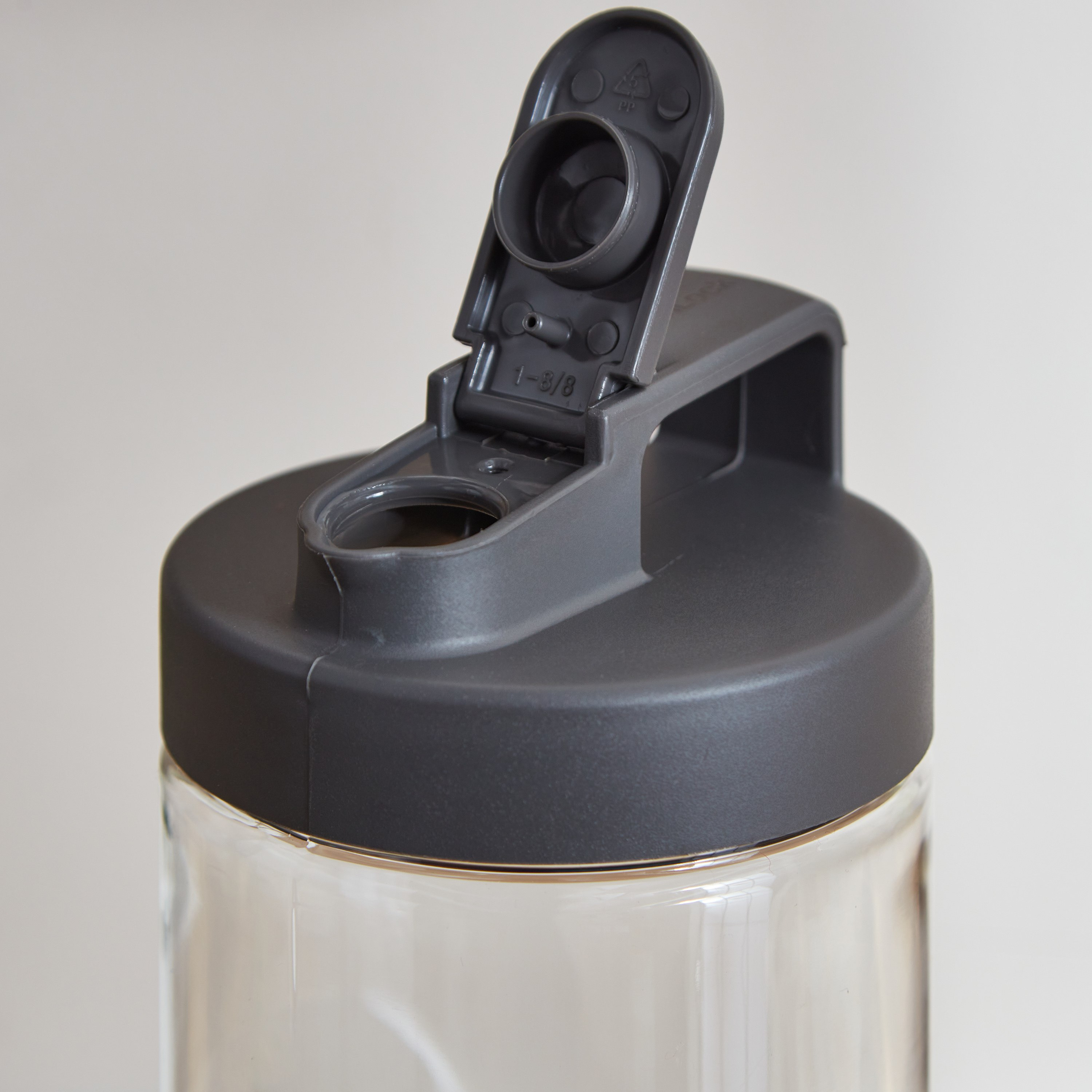 قارورة مياه سهلة الإمساك من لوك آند لوك - 1.5 لتر-hbxhomeware-diningandtabletop-bottles-image-4