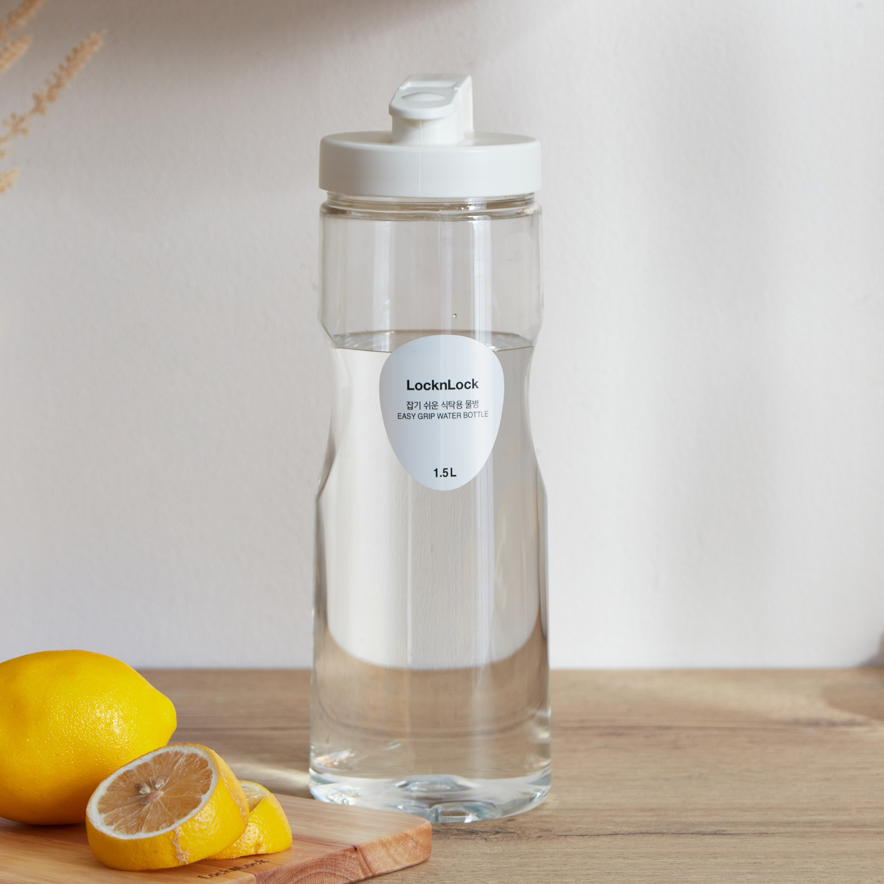قارورة مياه سهلة الإمساك من لوك آند لوك - 1.5 لتر-hbxhomeware-hbxkitchen-image-1