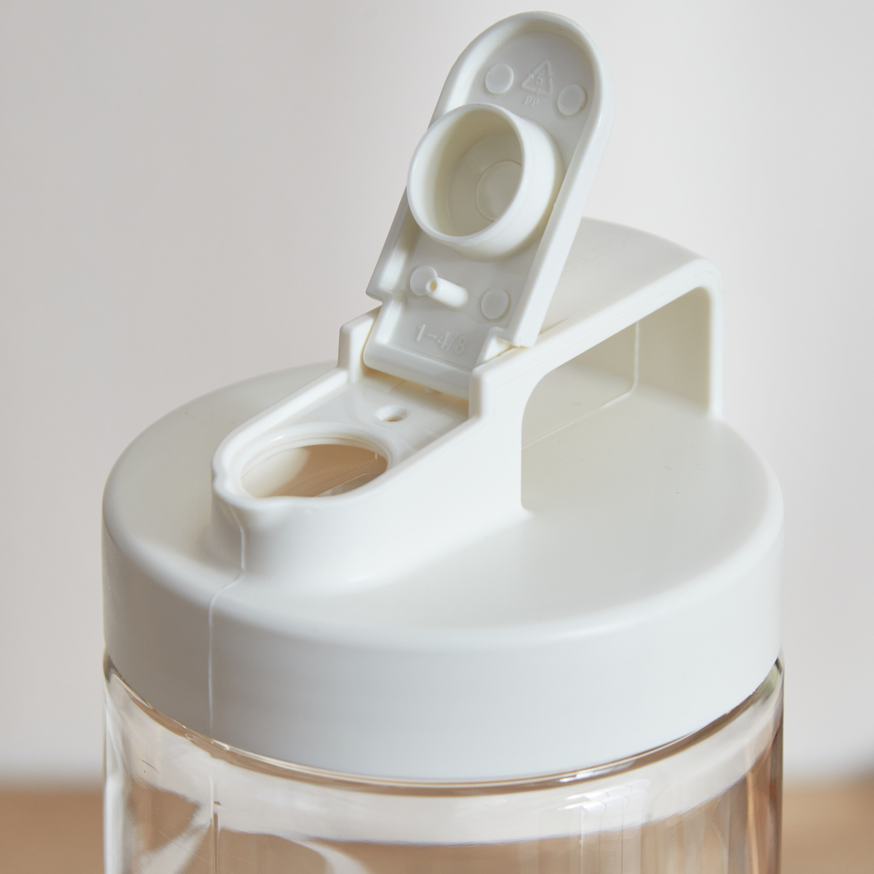 قارورة مياه سهلة الإمساك من لوك آند لوك - 1.5 لتر-hbxhomeware-hbxkitchen-image-4