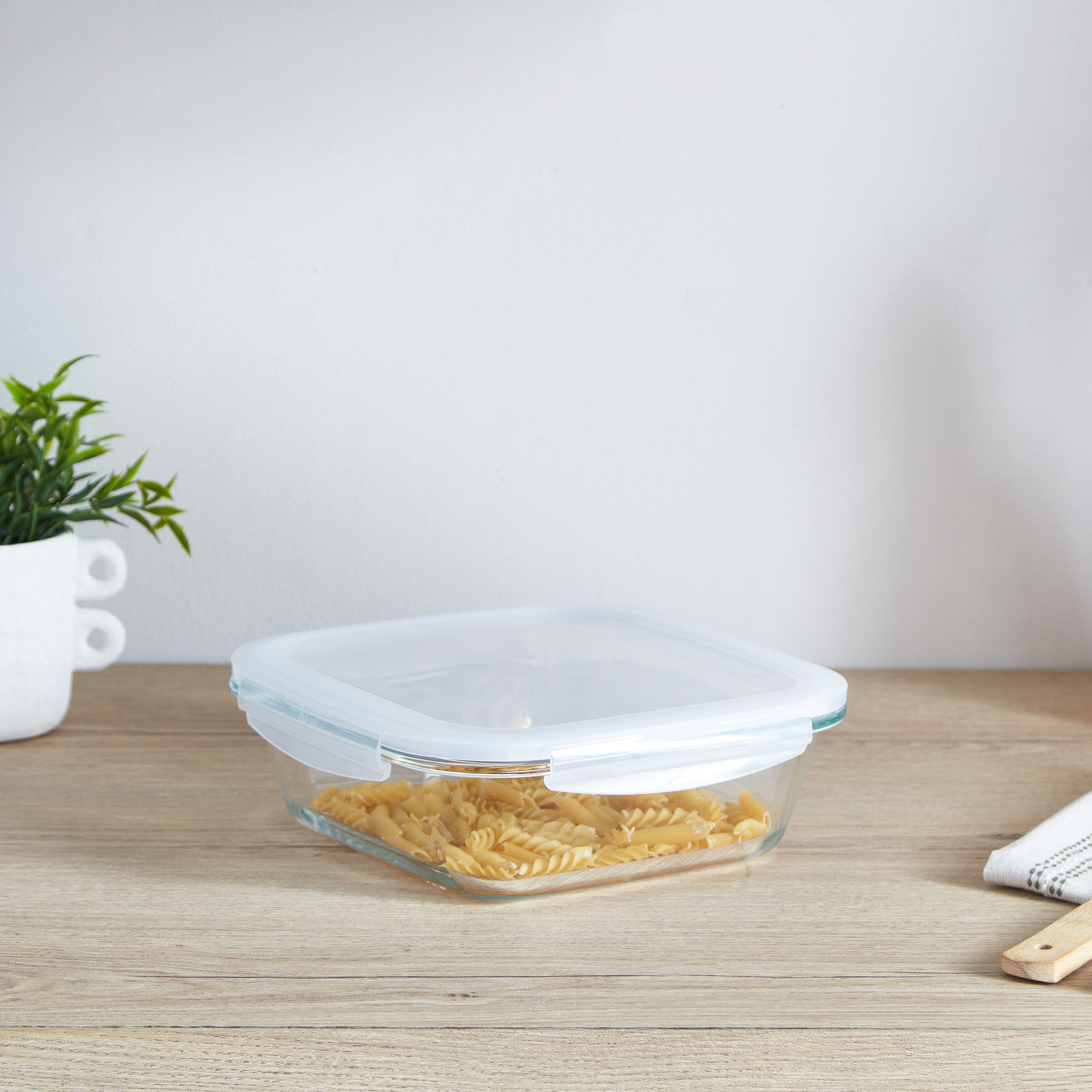 حاوية فرن زجاج مربعة مع غطاء من لوك أند لوك - 2 لتر-hbxhomeware-hbxkitchen-image-1