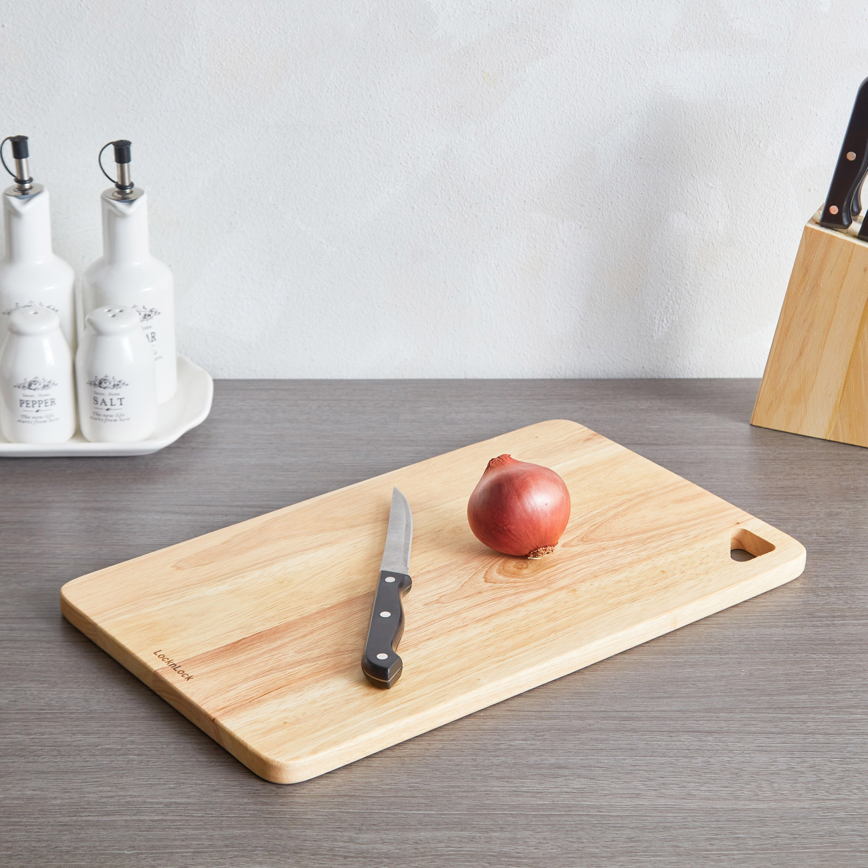 لوح تقطيع خشب متوسط الحجم من لوك آند لوك - 40x24x1.2 سم-hbxkitchen-kitchenware-choppingboards-image-1