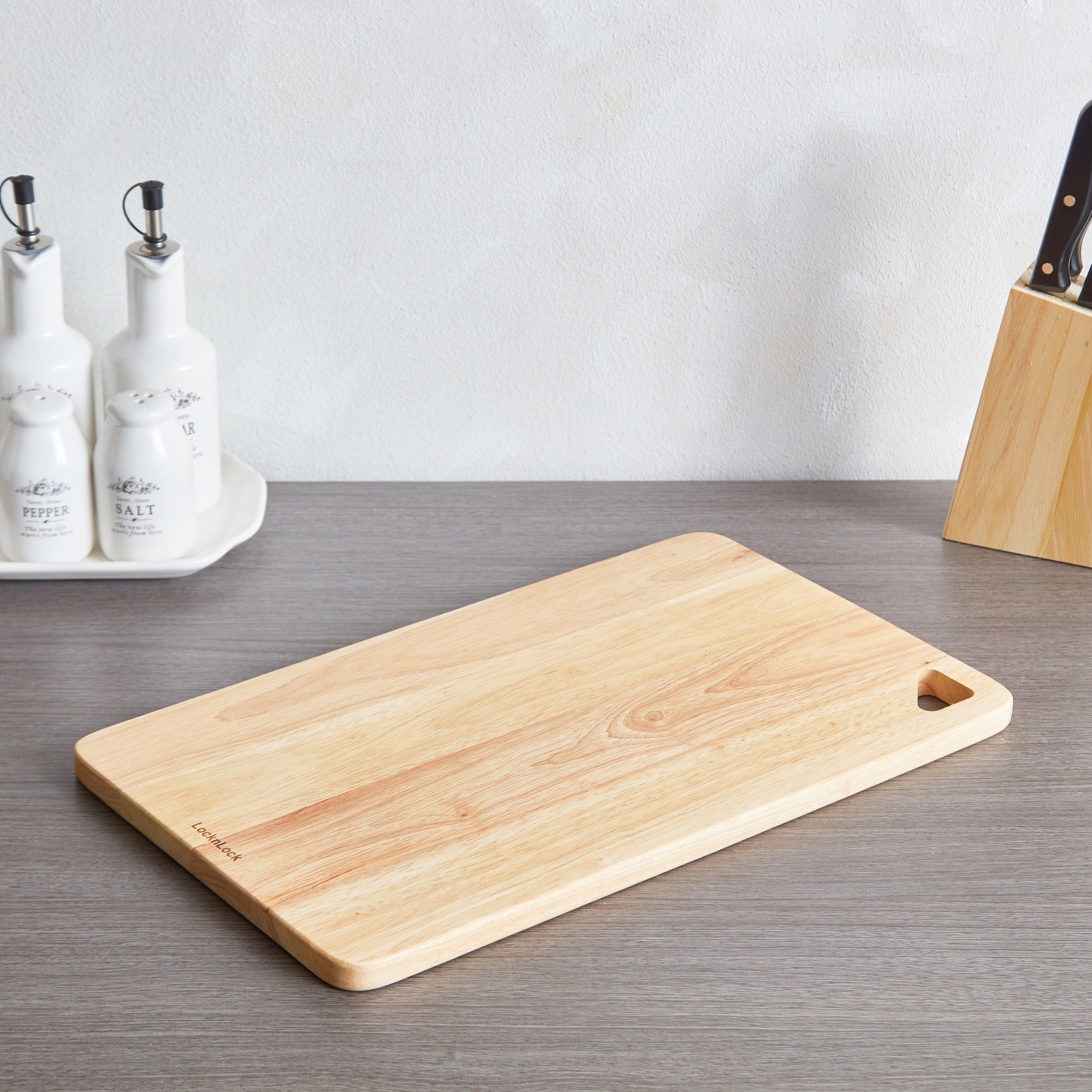 لوح تقطيع خشب متوسط الحجم من لوك آند لوك - 40x24x1.2 سم-hbxkitchen-kitchenware-choppingboards-image-2