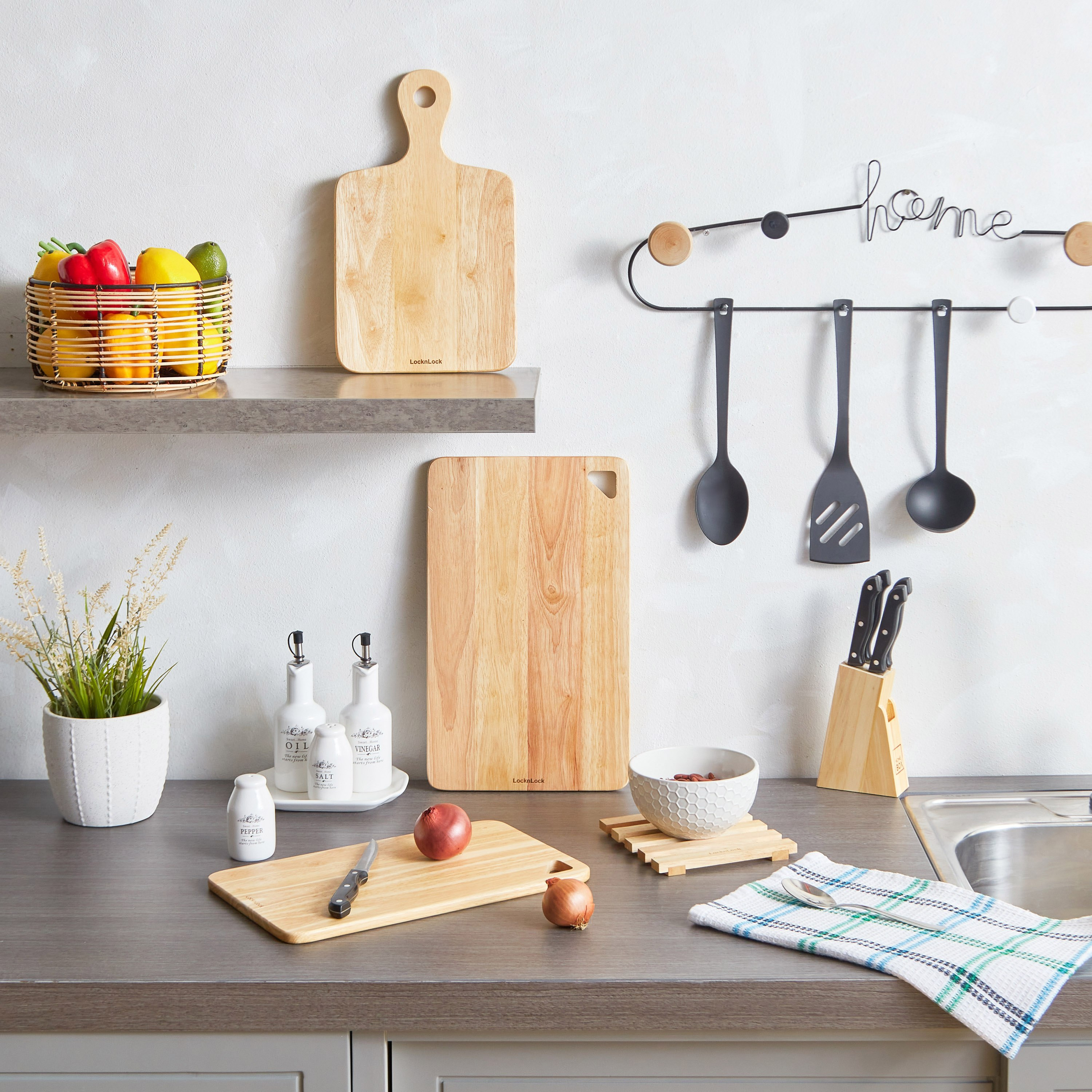 لوح تقطيع خشب متوسط الحجم من لوك آند لوك - 40x24x1.2 سم-hbxkitchen-kitchenware-choppingboards-image-4