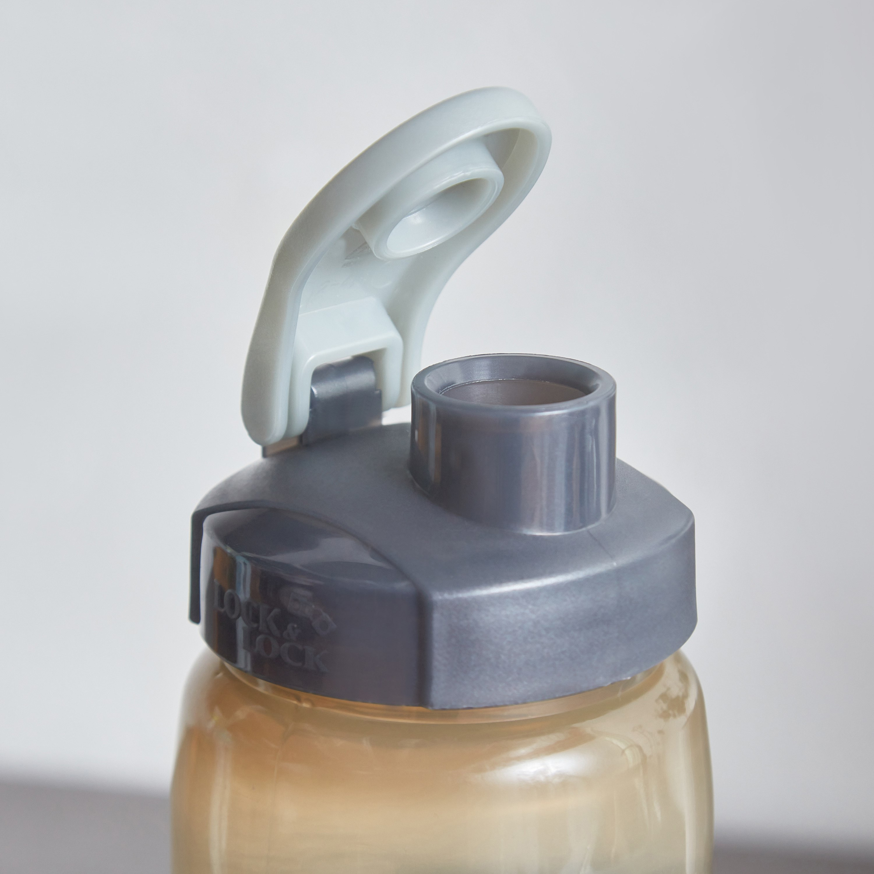 قارورة يد رياضية ملونة من لوك أند لوك - 500 مل-hbxhomeware-hbxkitchen-image-3