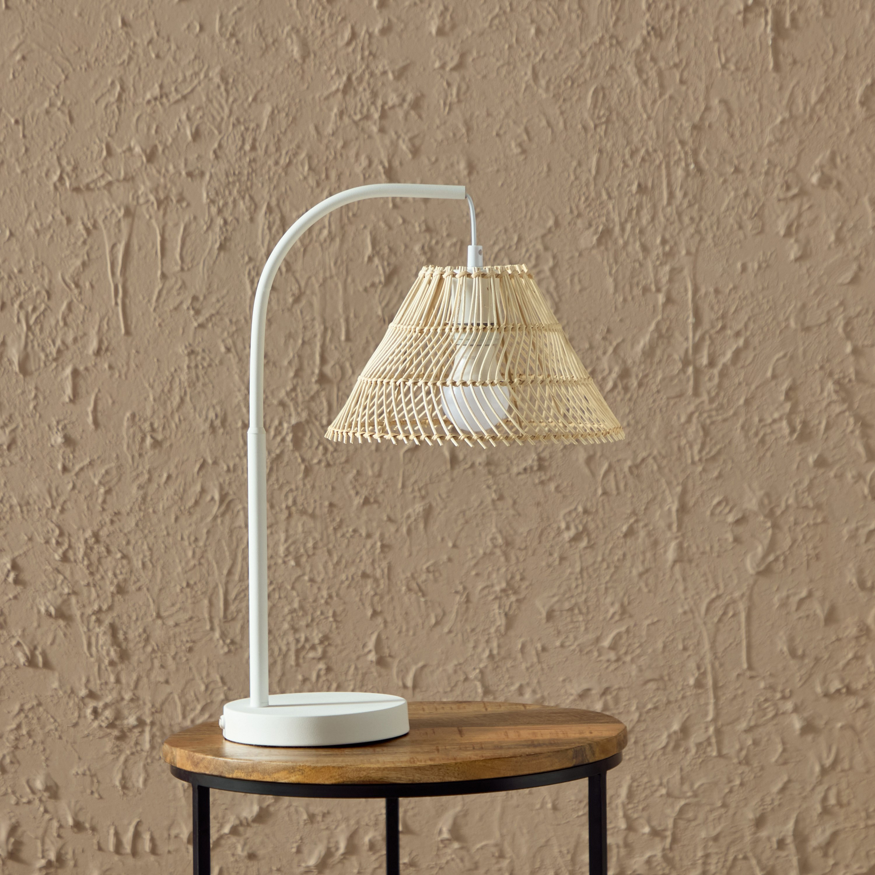 مصباح طاولة معدن مع غطاء راتان طبيعي من ستارك - 33x25x48.5 سم-hbxlivingroom-lighting-tablelamps-image-1