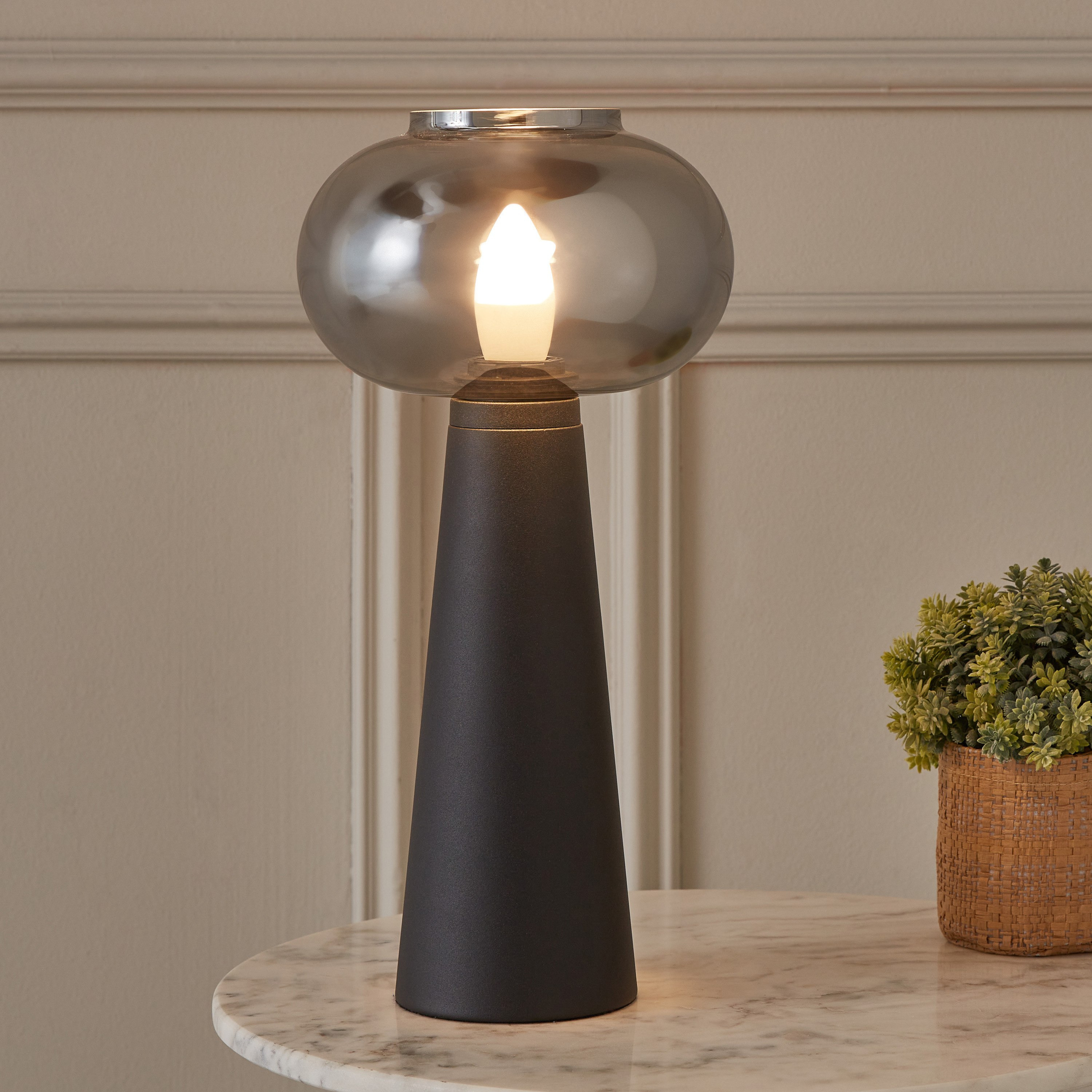 مصباح طاولة معدن مع غطاء زجاجي من ستارك- 20x40 سم-hbxlivingroom-lighting-tablelamps-image-2