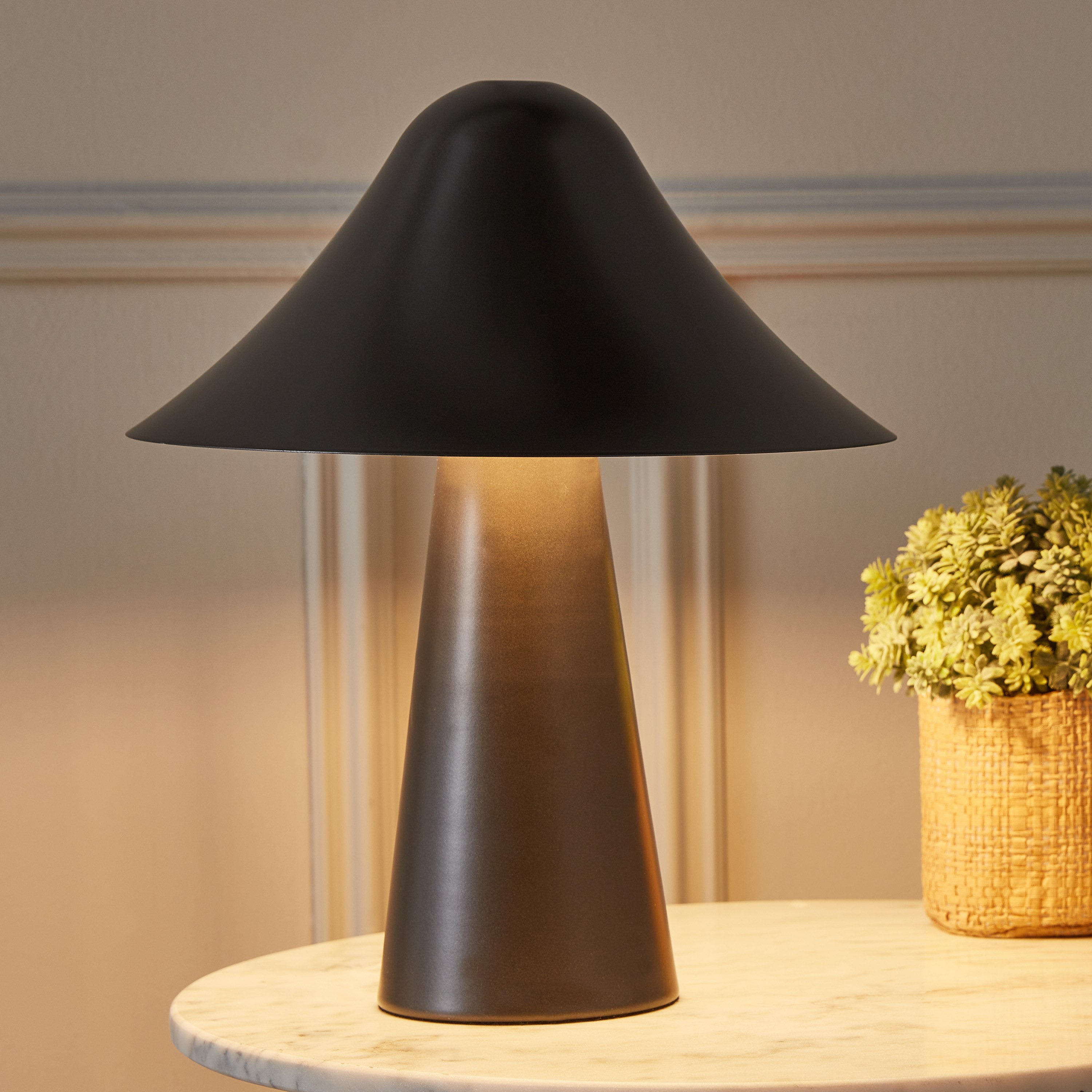 Stark Metal Table Lamp - 28x34 cm-hbxlivingroom-lighting-tablelamps-image-2