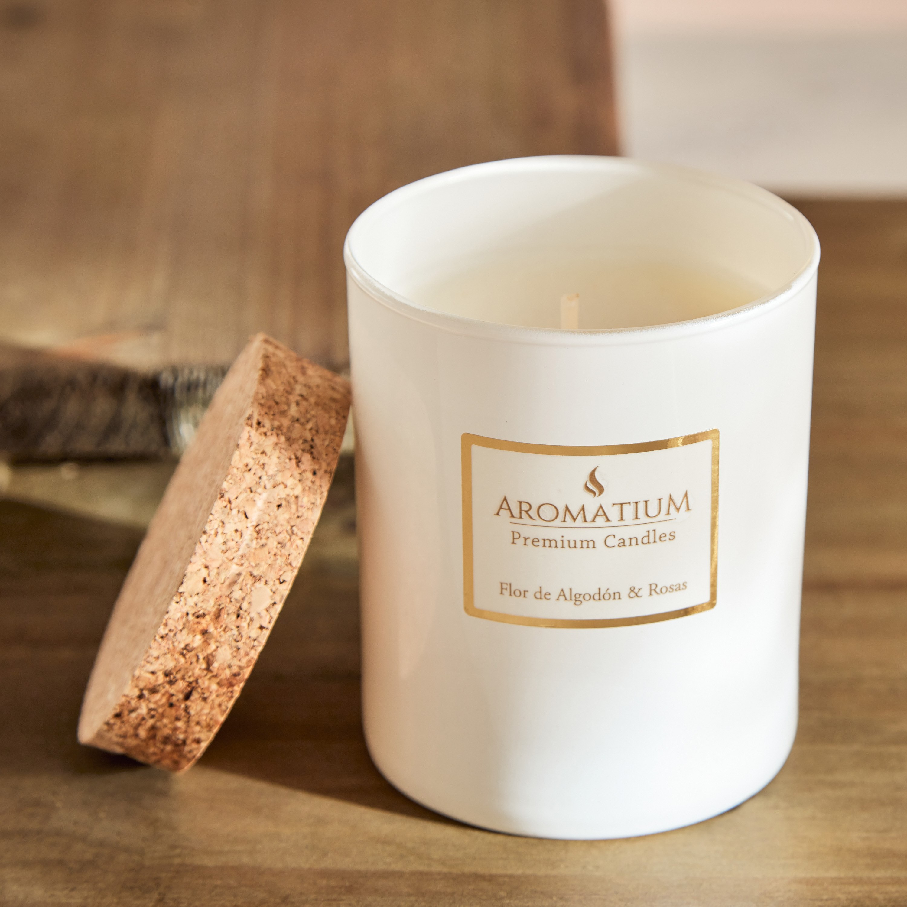 جرة شموع زجاجية معطرة فلور دي الجودون آند روزاس بريميوم من فيلا- 140 جم-hbxlivingroom-decorandaccessories-candles-image-2