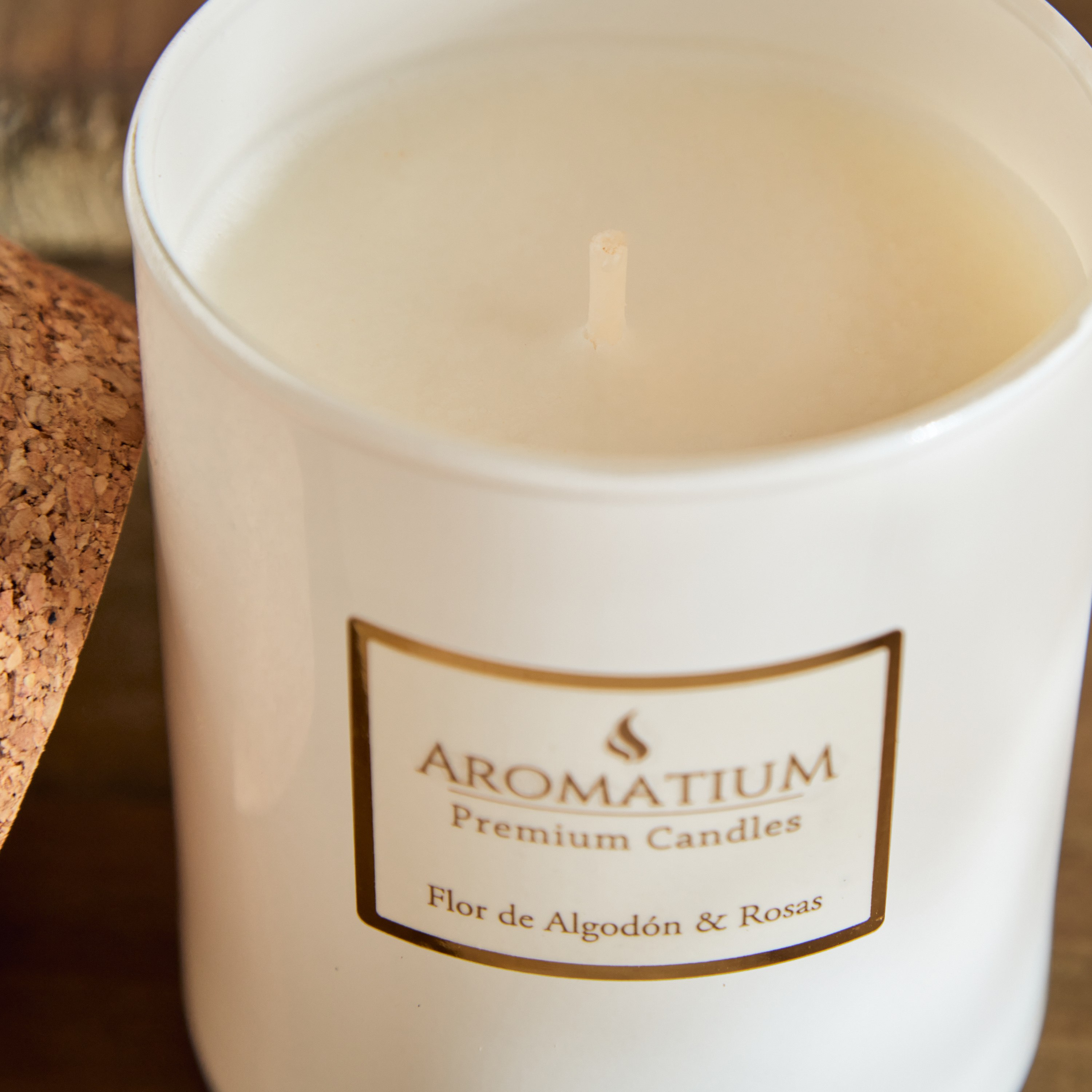 جرة شموع زجاجية معطرة فلور دي الجودون آند روزاس بريميوم من فيلا- 140 جم-hbxlivingroom-decorandaccessories-candles-image-4