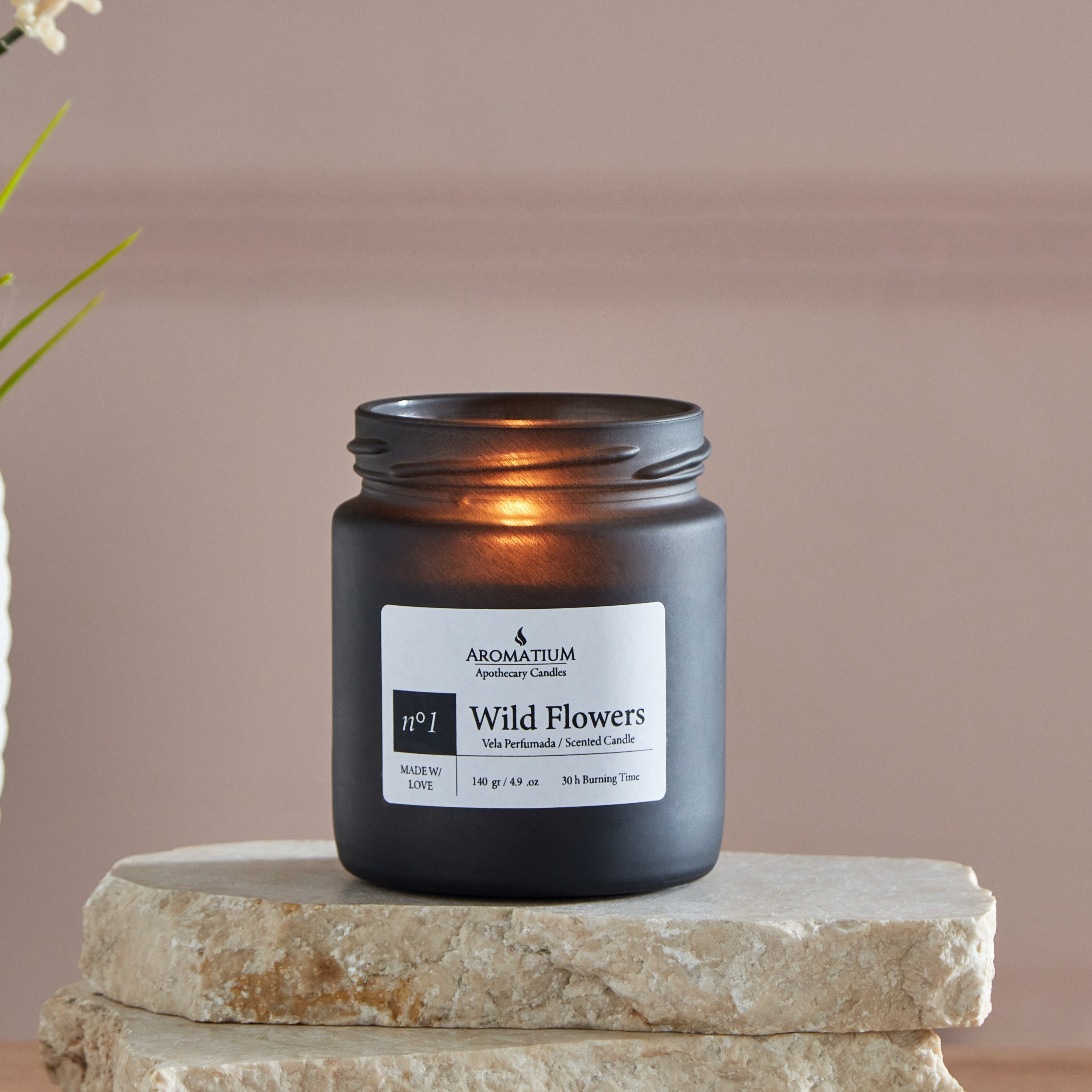 شمعة جرة معطرة بالزهور البرية من فيلا أروماتيوم - 140 جم-hbxlivingroom-decorandaccessories-candles-image-2
