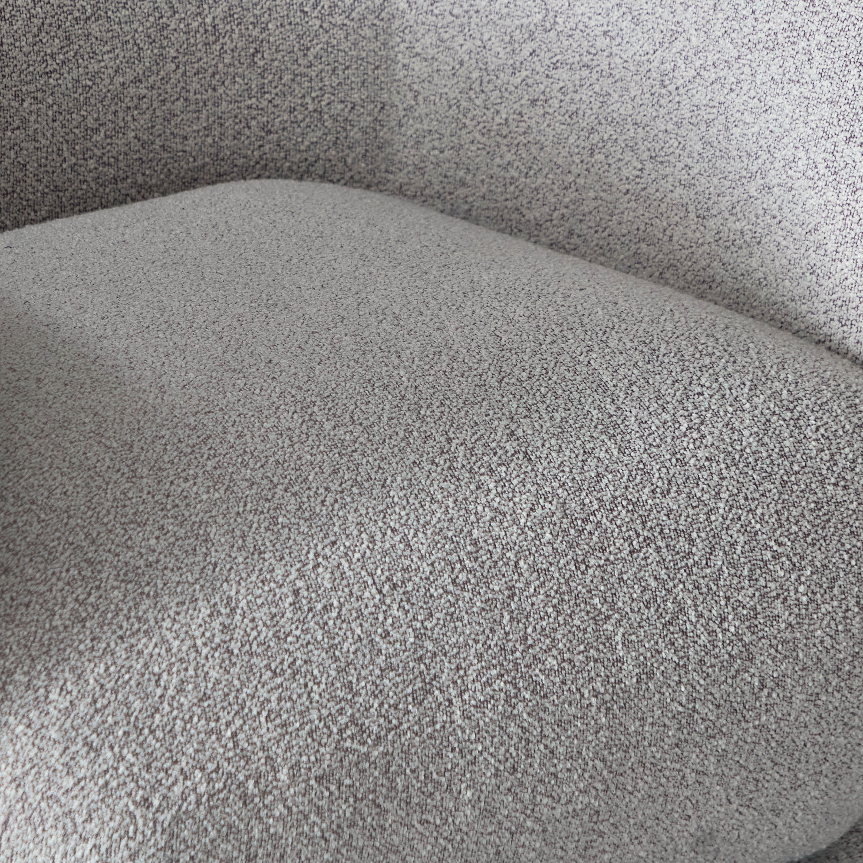 كرسي قماش بمساند ذراعين من بارسيلو-hbxlivingroom-sofasandarmchairs-sofas-image-7