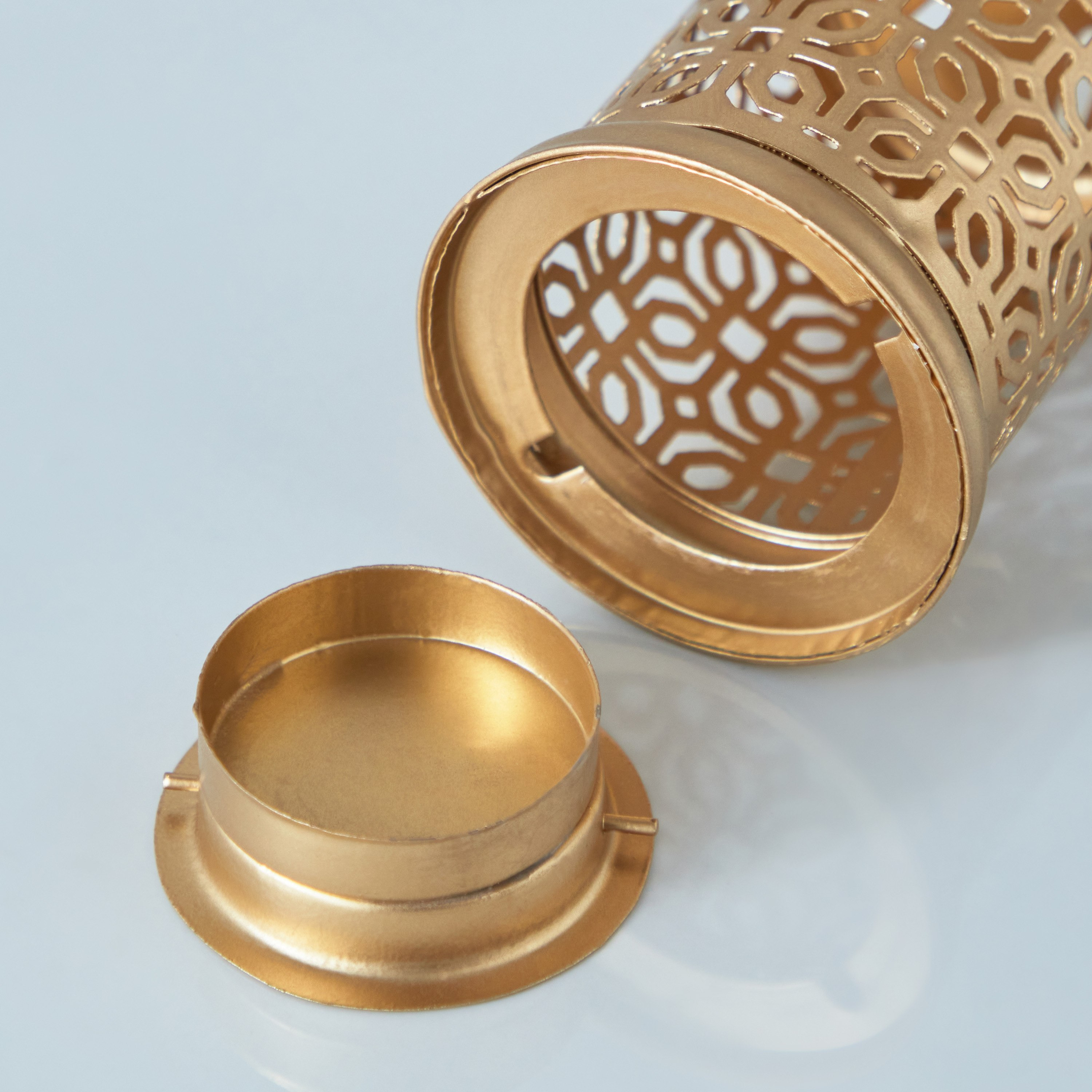 فانوس معدن من إيسابا - 6x6x12 سم-PROMO_HB_AE_B2G2_011025-image-5