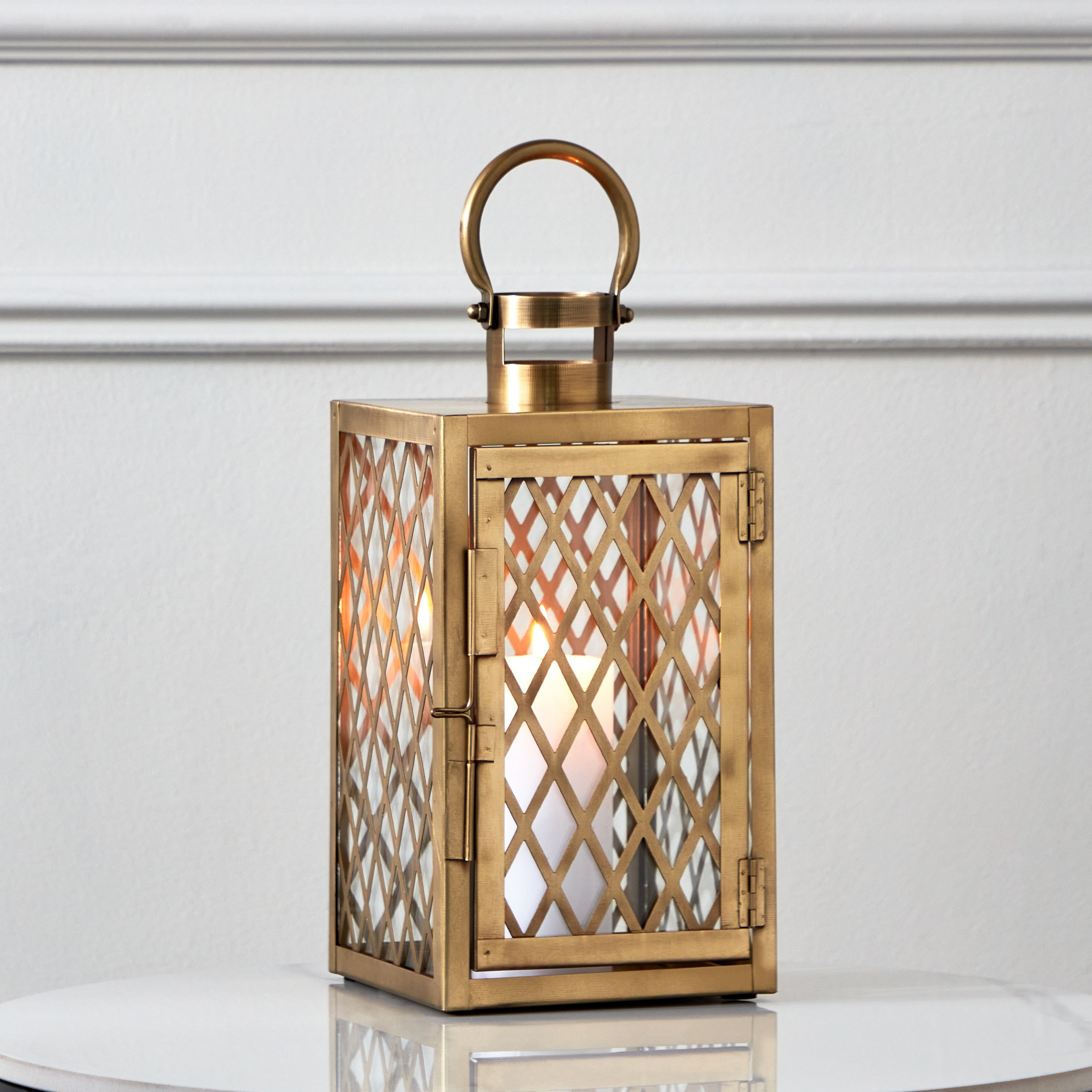 فانوس حديث معدن بتفاصيل مفرّغة من إيسابا - 15x14x30 سم-hbxdecorandfurnishings-homeaccessories-lanterns-image-1