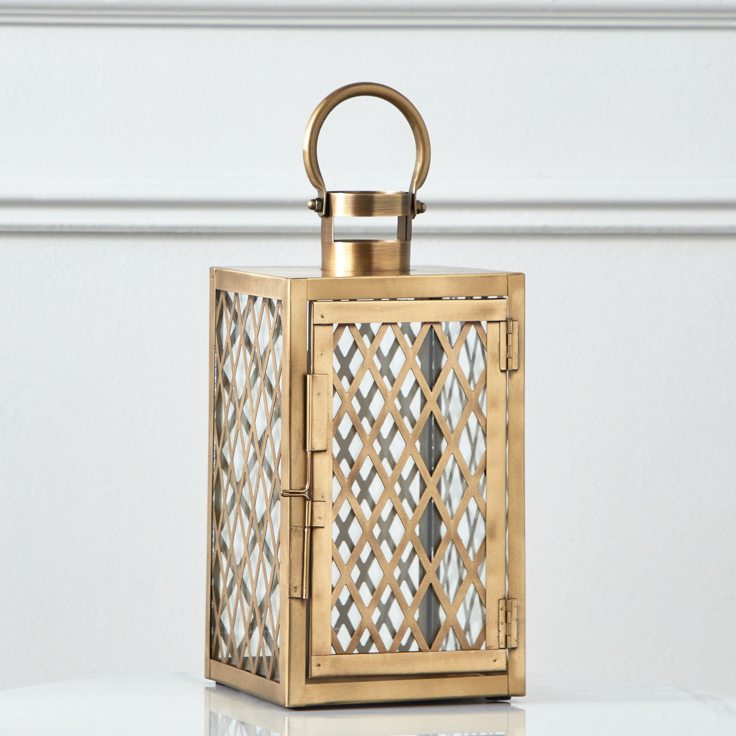 فانوس حديث معدن بتفاصيل مفرّغة من إيسابا - 15x14x30 سم-hbxdecorandfurnishings-homeaccessories-lanterns-image-2